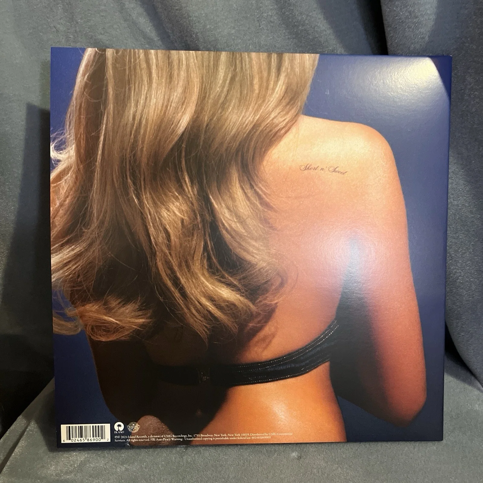 SABRINA CARPENTER SIGNED VINYL LP SHORT N' SWEET AUTOGRAPHED Signed In Hand, image 2