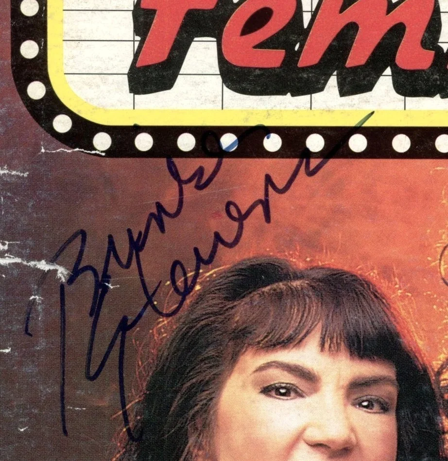 Femme Fatales Magazine Signed by Scream Queens Brinke Stevens & Julie Strain, изображение 2