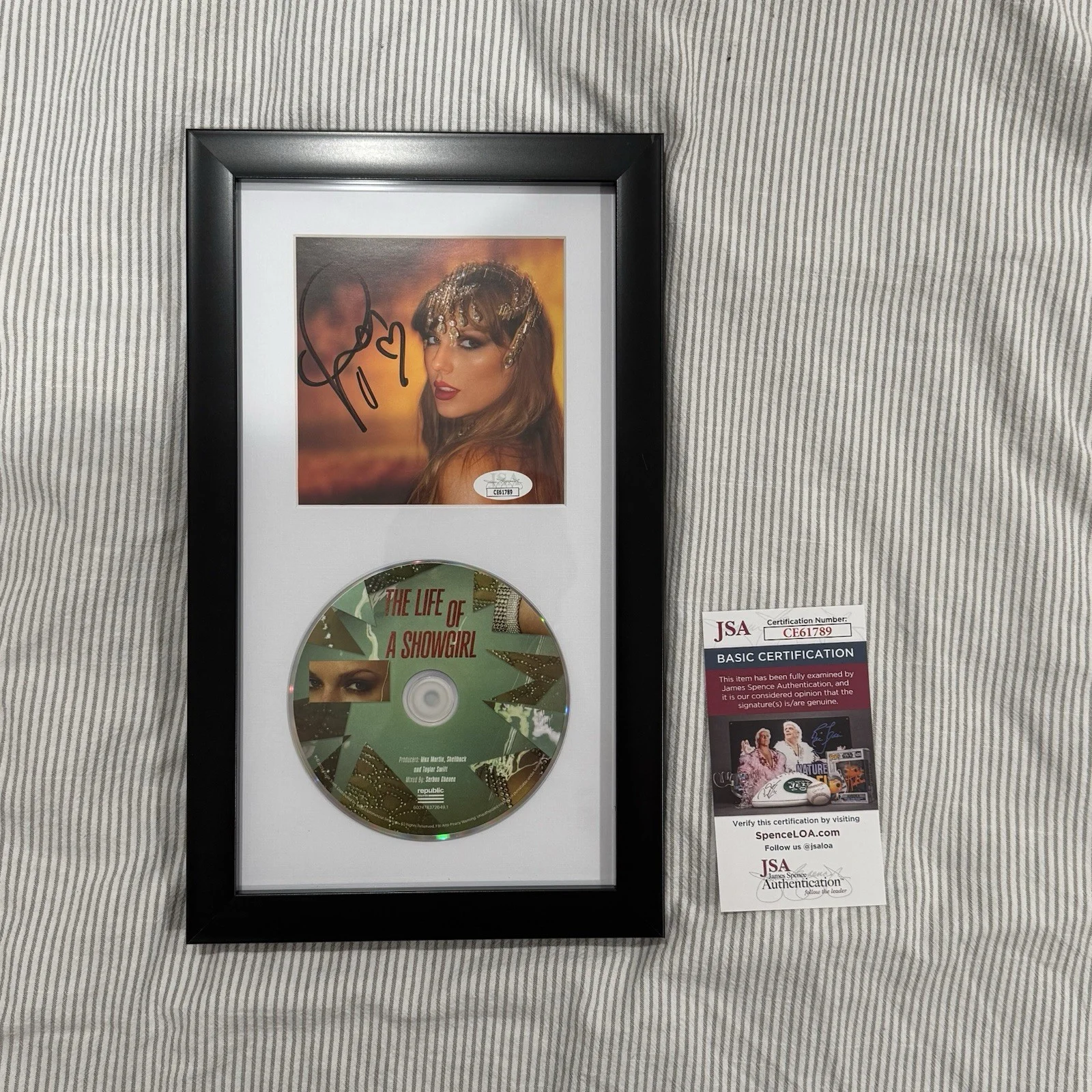 LONG TEARDROP Taylor Swift Signed The Life Of A Showgirl CD JSA COA Photo 1 ❤️, изображение 2