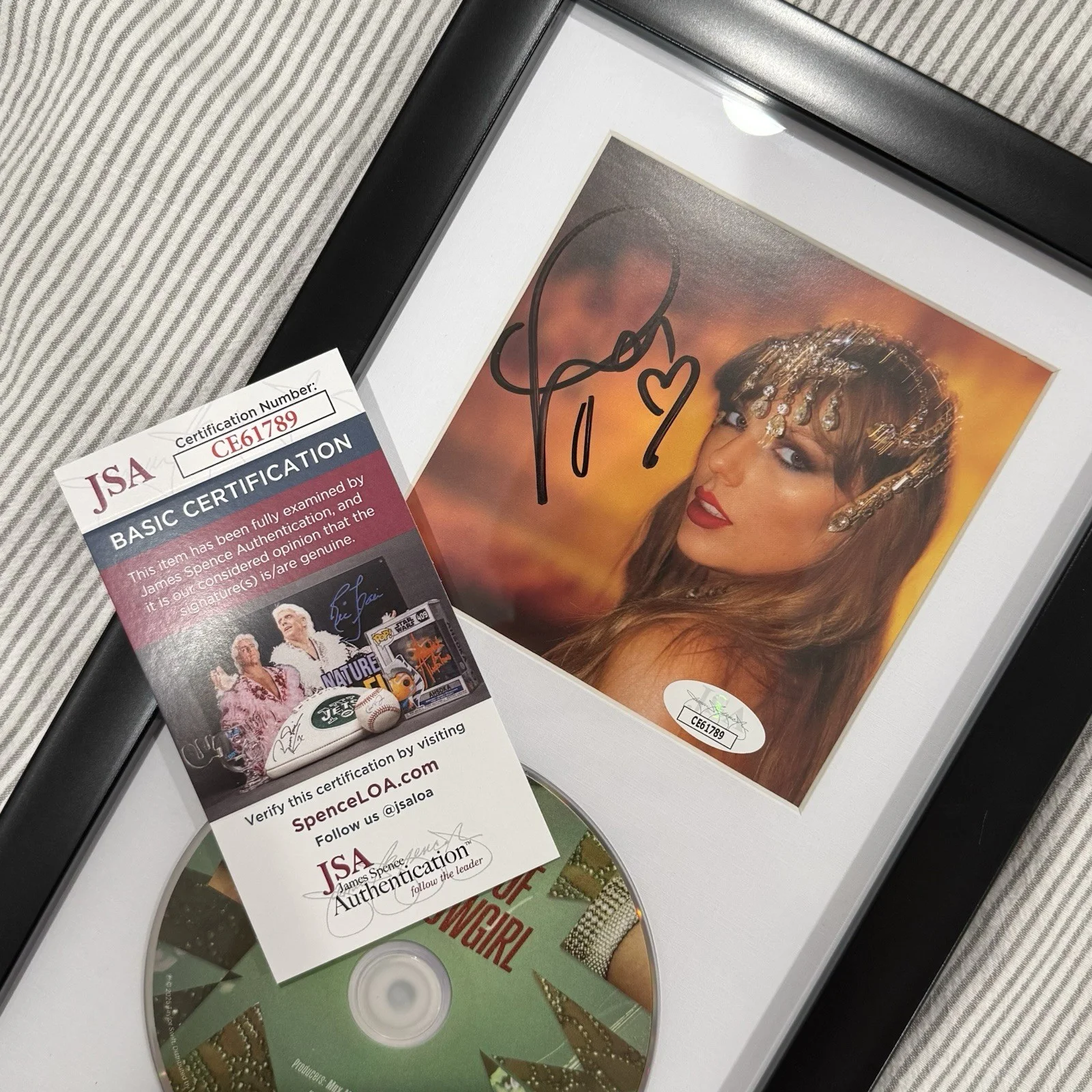 LONG TEARDROP Taylor Swift Signed The Life Of A Showgirl CD JSA COA Photo 1 ❤️, изображение 4