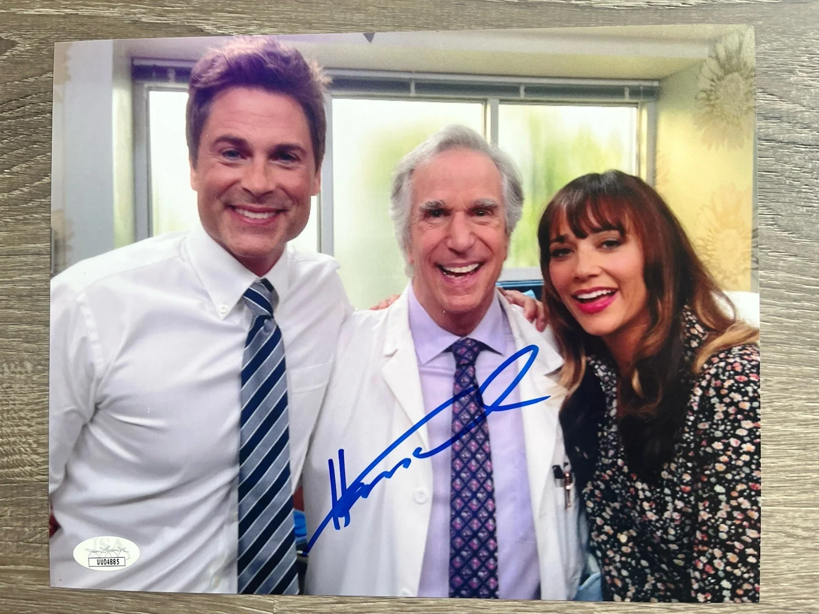 Henry Winkler — Henry Winkler Signed 8x10 Photo JSA COA Parks and Recreation Fonzie, изображение 2