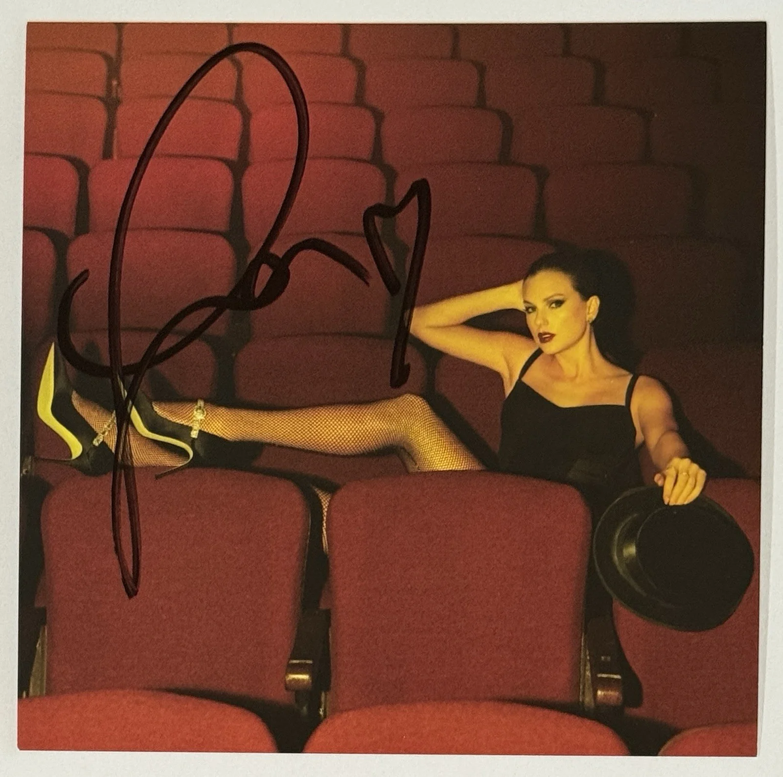 SIGNED FRAMED TAYLOR SWIFT LIFE OF A SHOWGIRL PHOTO 4 & CD BAS BECKETT COA, изображение 5