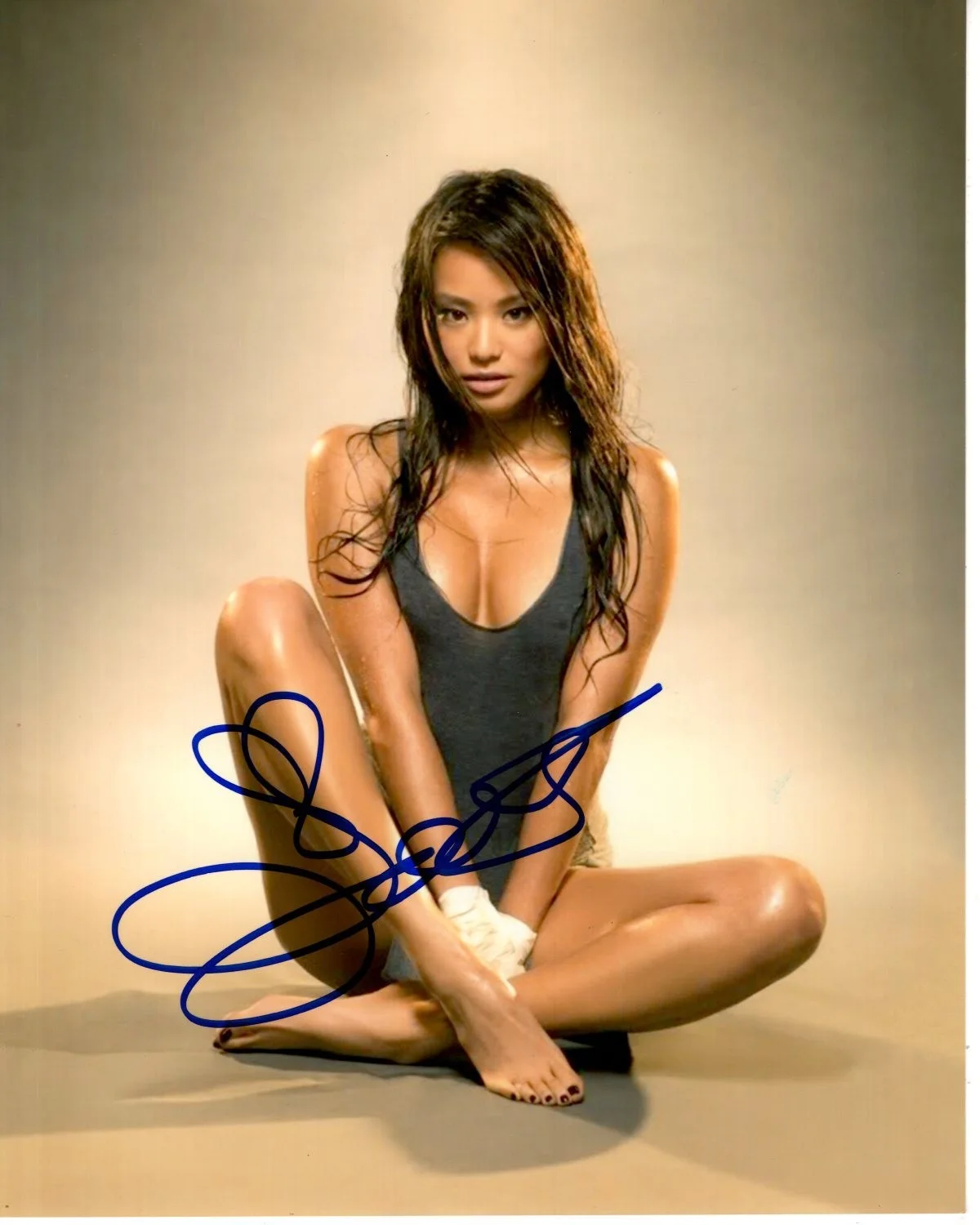 Jamie Chung — JAMIE CHUNG signed autographed 8x10 SEXY EVERLAST BOXING photo