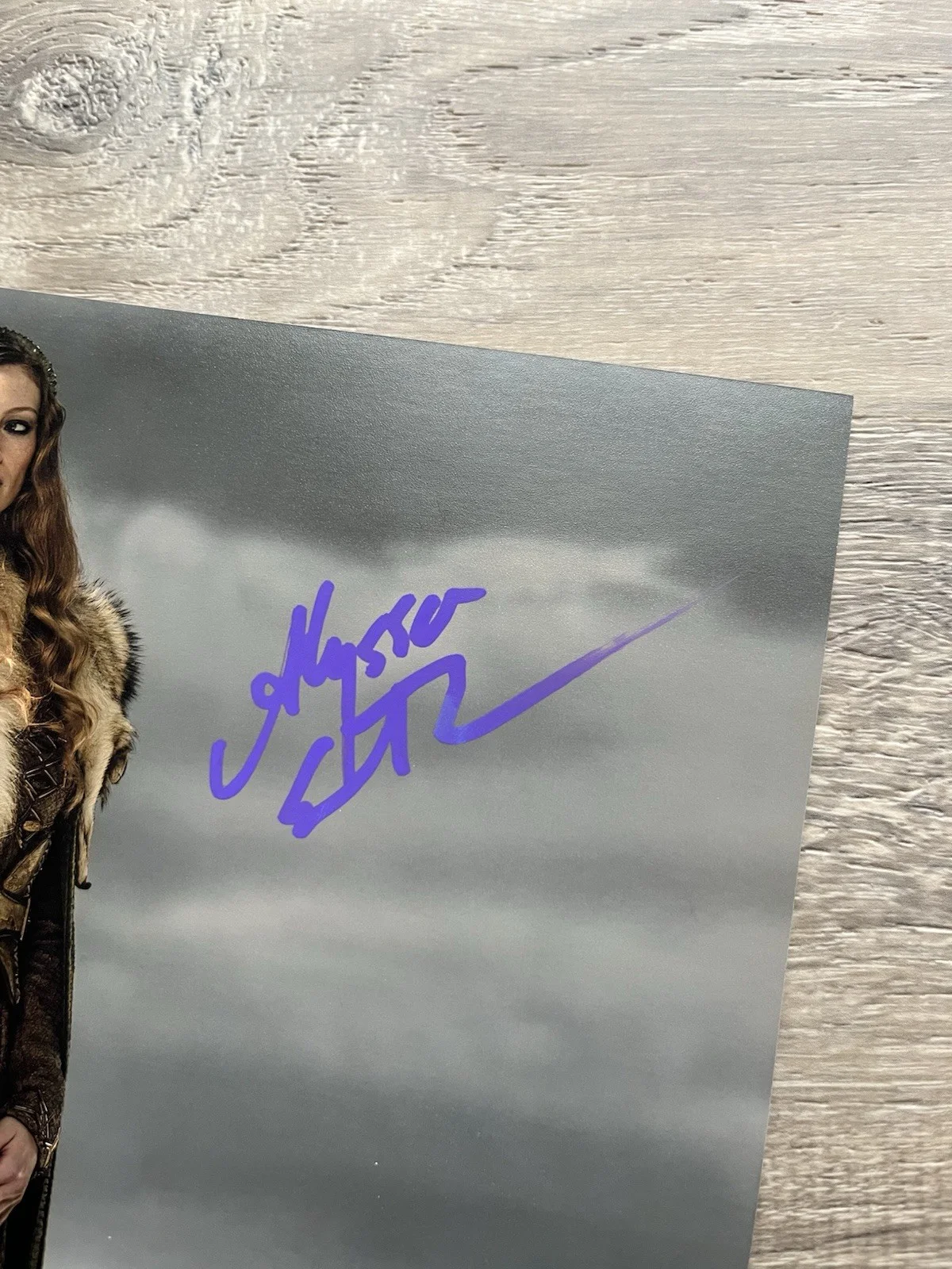 Alyssa Sutherland — Alyssa Sutherland Signed Vikings 8x10 Photo Aslaug JSA COA, image 4