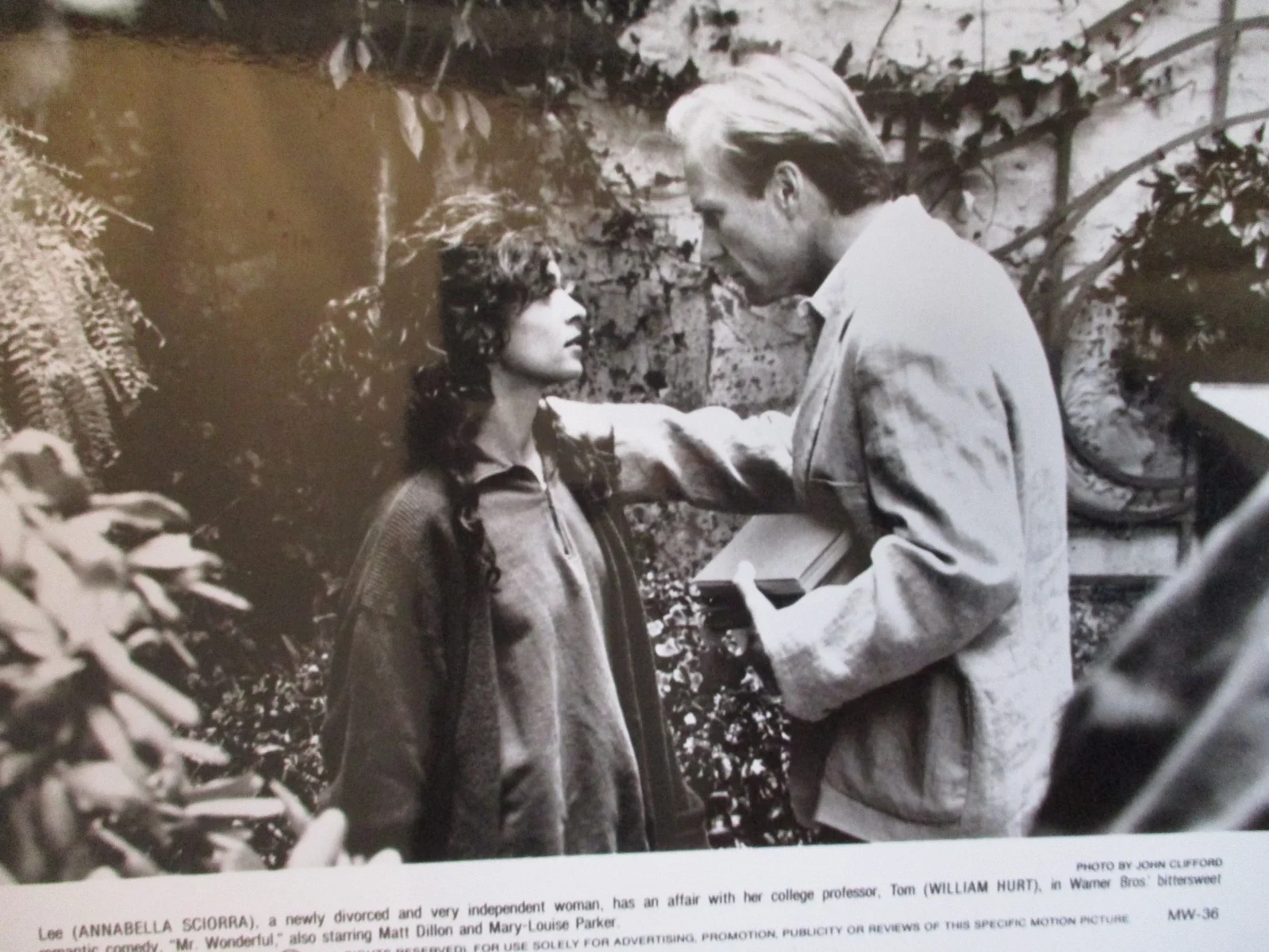 Annabella Sciorra/William Hurt (MR. WONDERFUL)1993 10 x 8 Black & White Photo, image 2