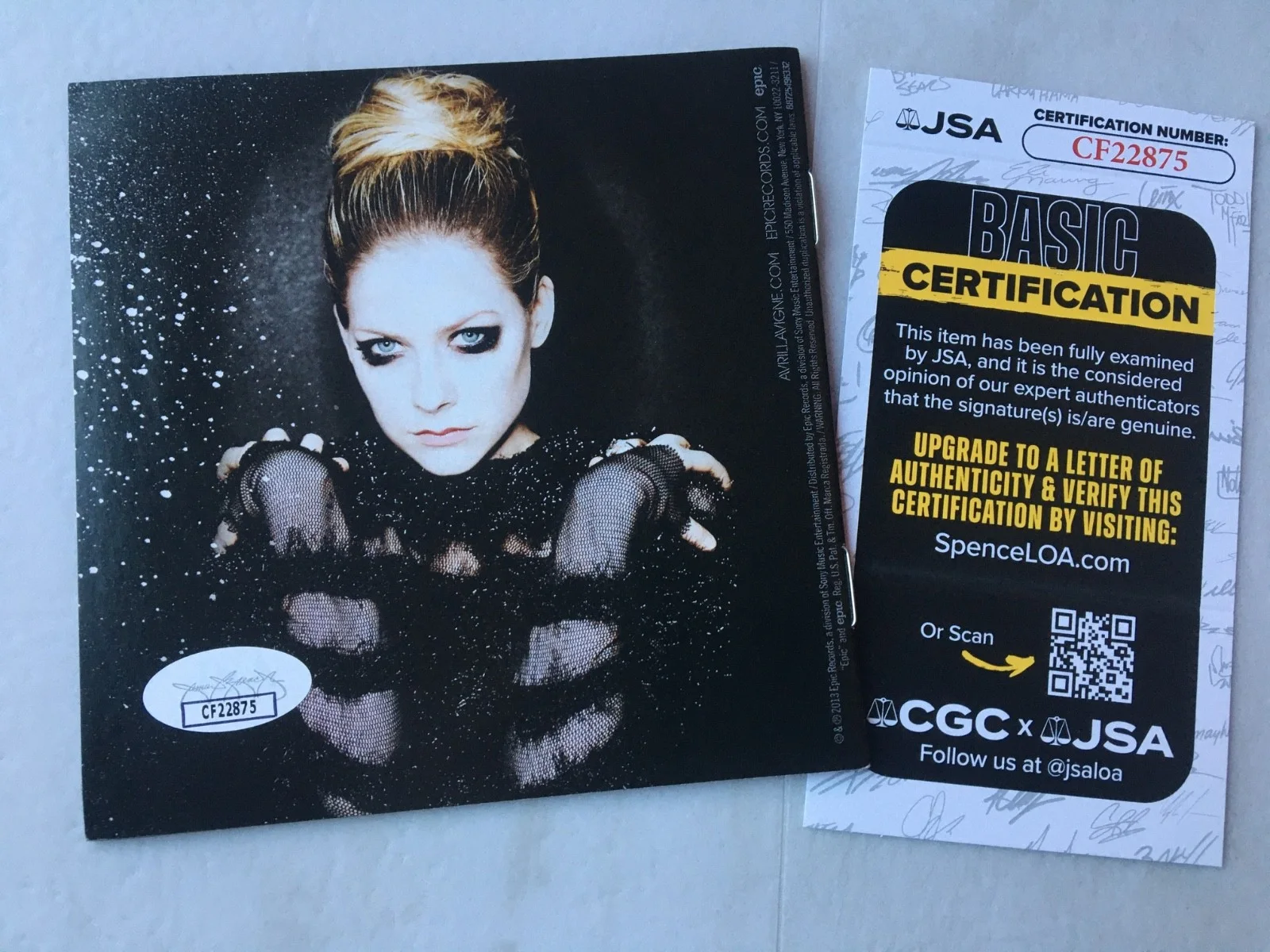 Avril Lavigne Signed CD Booklet JSA COA RARE AUTOGRAPH !! No Vinyl, изображение 2
