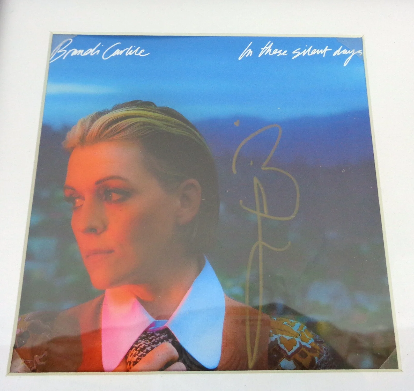 Brandi Carlile — Brandi Carlile Signed Autograph In These Silent Days CD Framed PSA/DNA COA, изображение 2
