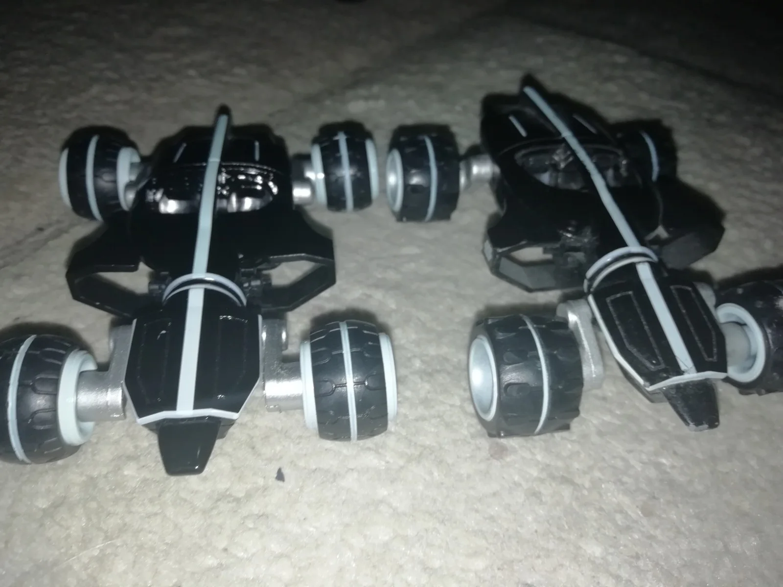 HUGE TRON LEGACY FIGURE VEHICLE CASE BIKE COLLECTION TOY BUNDLE CD GAME TAPE LOT, изображение 4