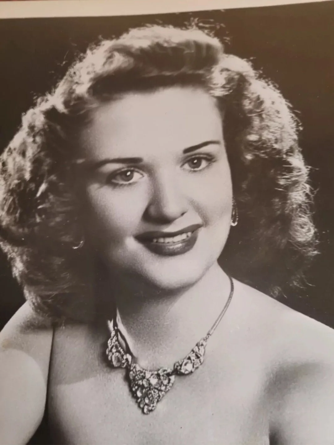 Vintage 8"×10" Autographed Press Photo Bette Barr, image 3