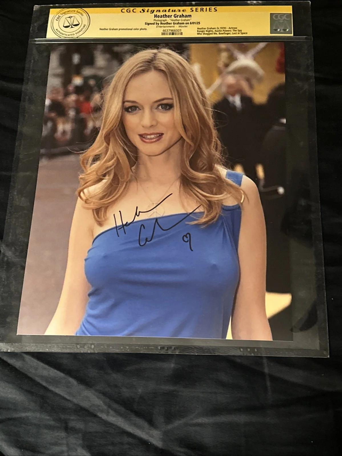 Heather Graham CGC SS Signed Photograph! Austin Powers Boogie Nights Autograph, image 2