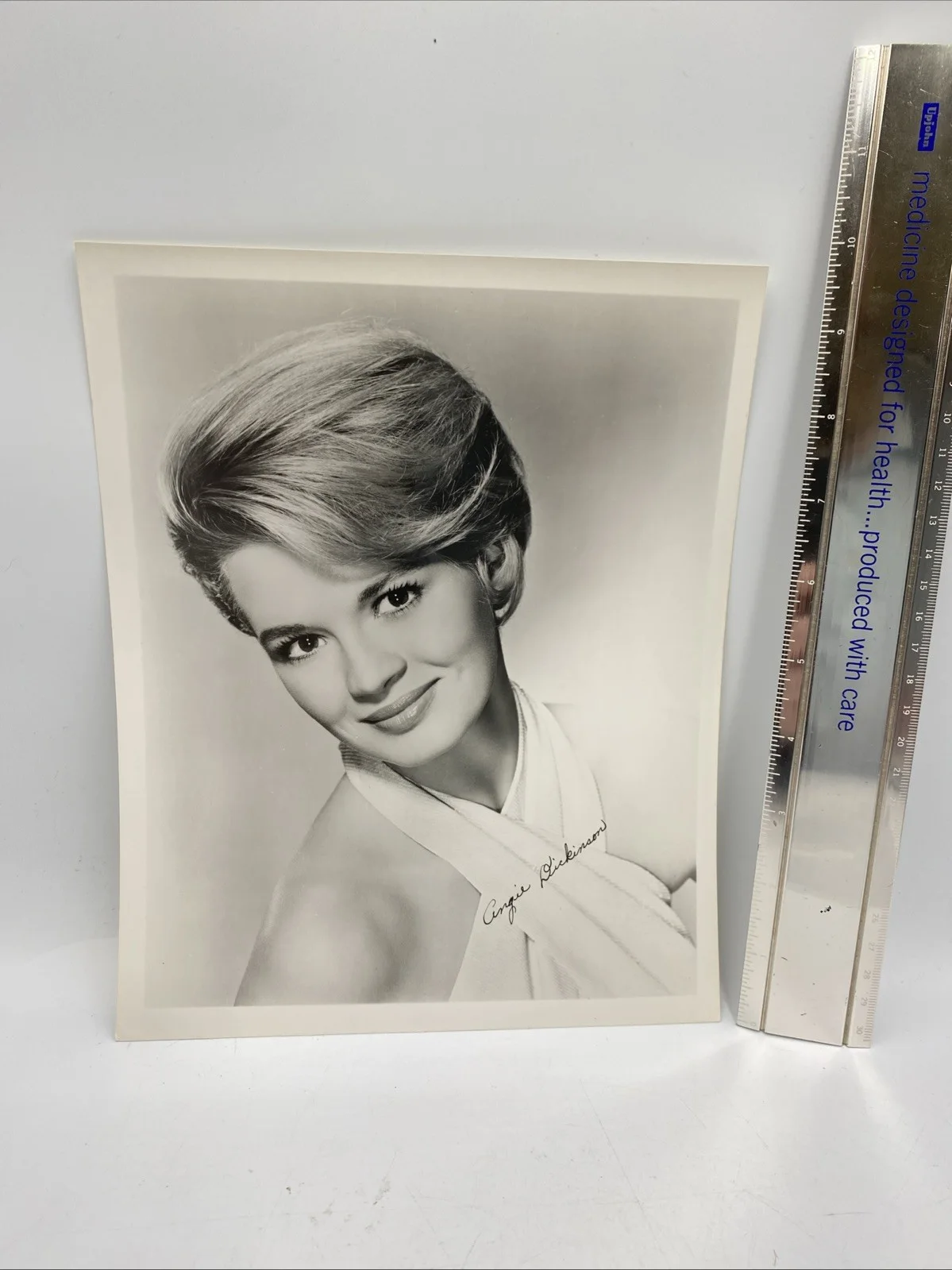 Angie Dickinson — Angie Dickinson - Original Autograph Photo - Authentic Hand Signed 8x10