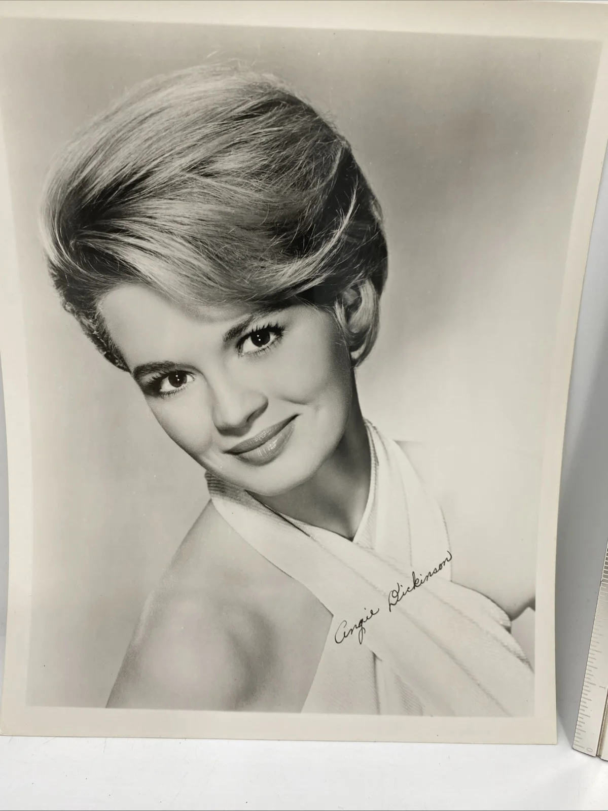 Angie Dickinson — Angie Dickinson - Original Autograph Photo - Authentic Hand Signed 8x10, image 2