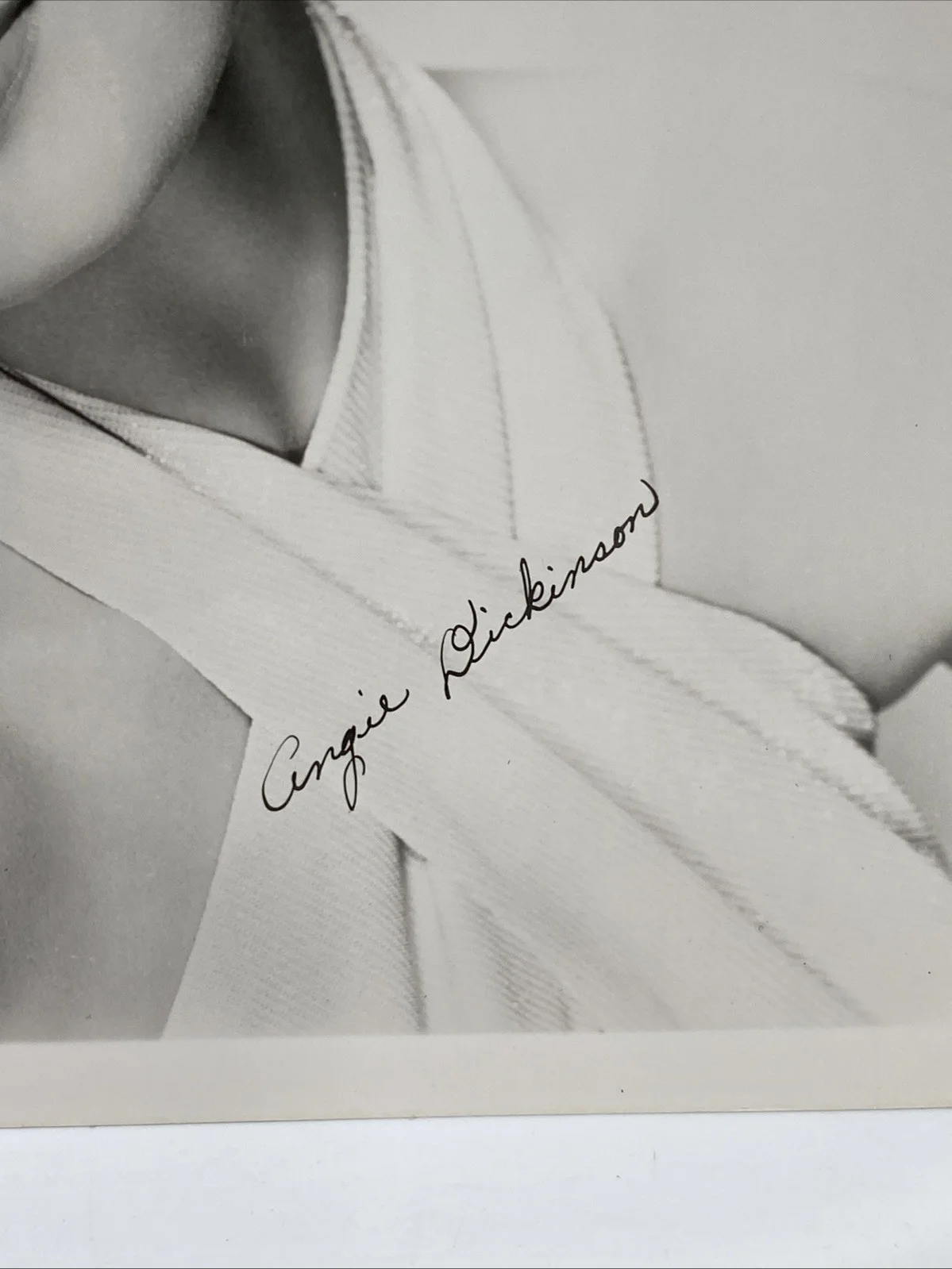 Angie Dickinson — Angie Dickinson - Original Autograph Photo - Authentic Hand Signed 8x10, image 3