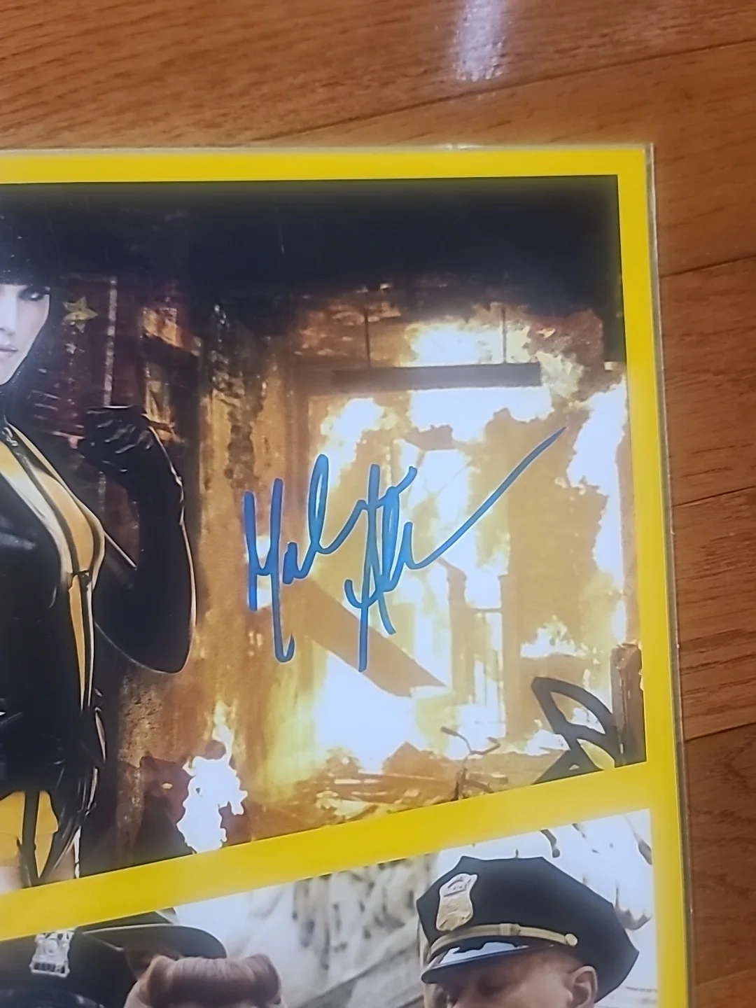 Malin Akerman Jackie Haley — Malin Akerman Jackie Haley Signed Watchmen 11x14 Photo Beckett LT77869 Autograph, изображение 2