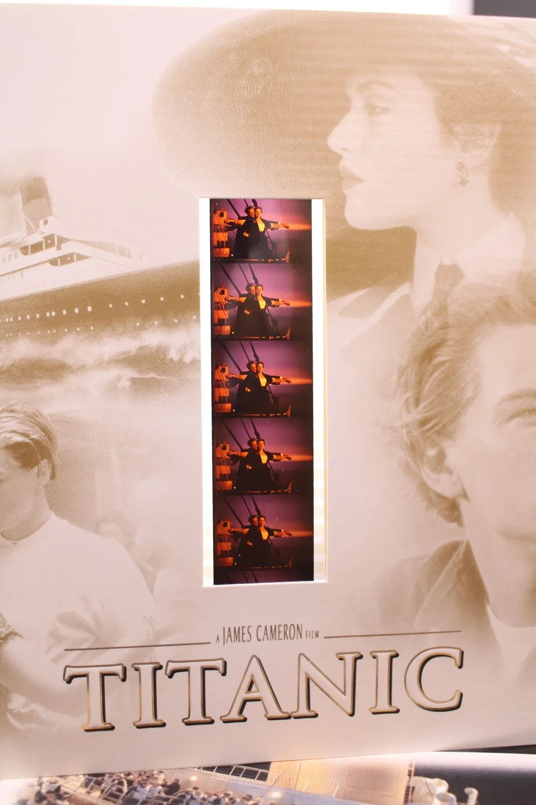 Titanic Collectors 35mm Film Cell & Post Cards - Rare Front of Ship Flying Scene, изображение 2