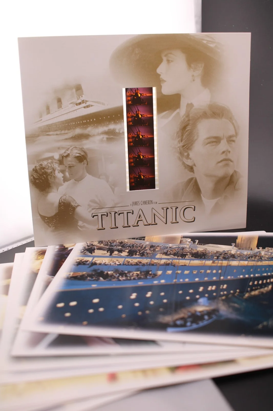Titanic Collectors 35mm Film Cell & Post Cards - Rare Front of Ship Flying Scene, изображение 3