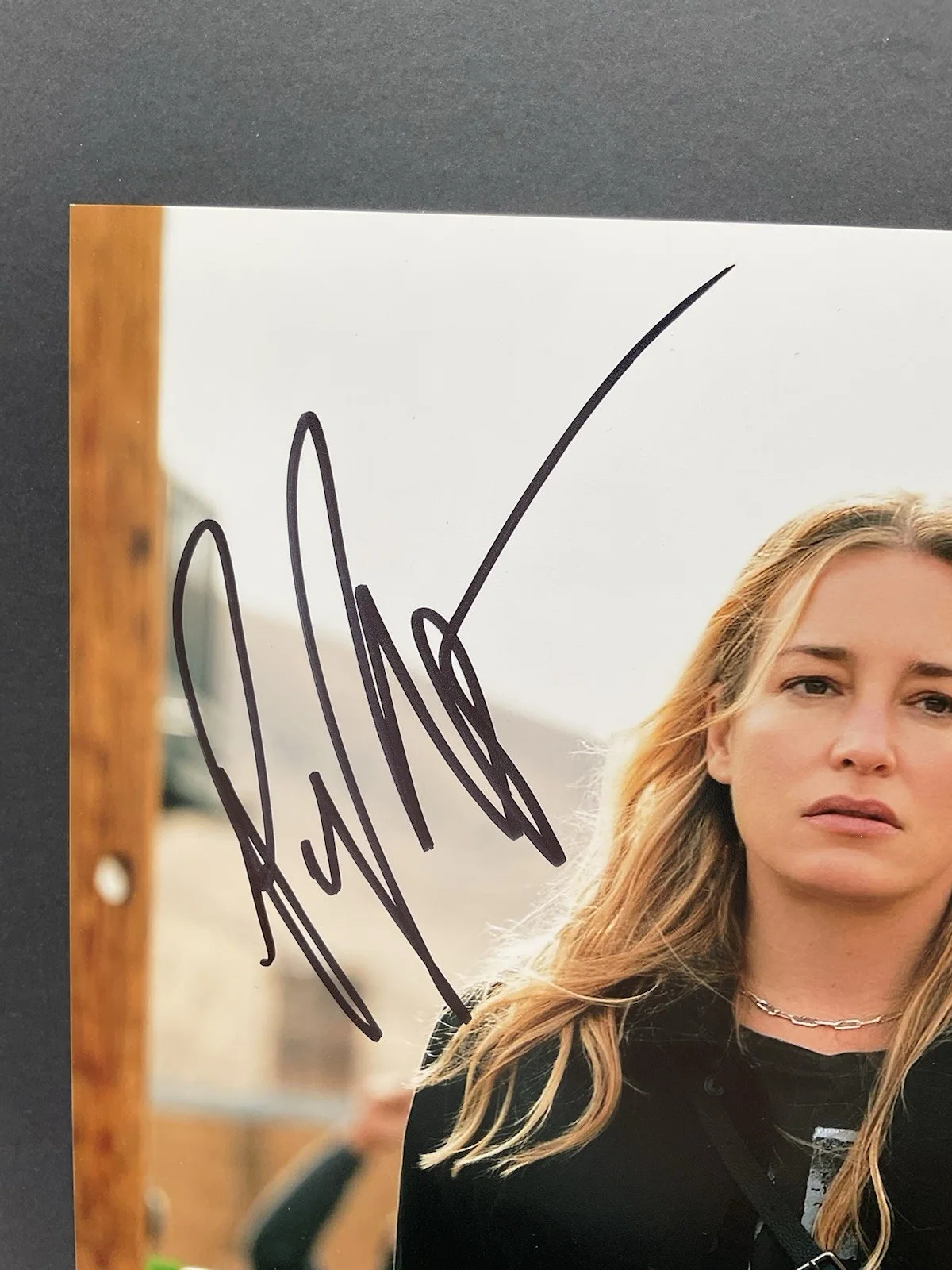 Piper Perabo — Piper Perabo signed 8x10 Yellowstone signed photo Yellowstone autographed ACOA, изображение 2