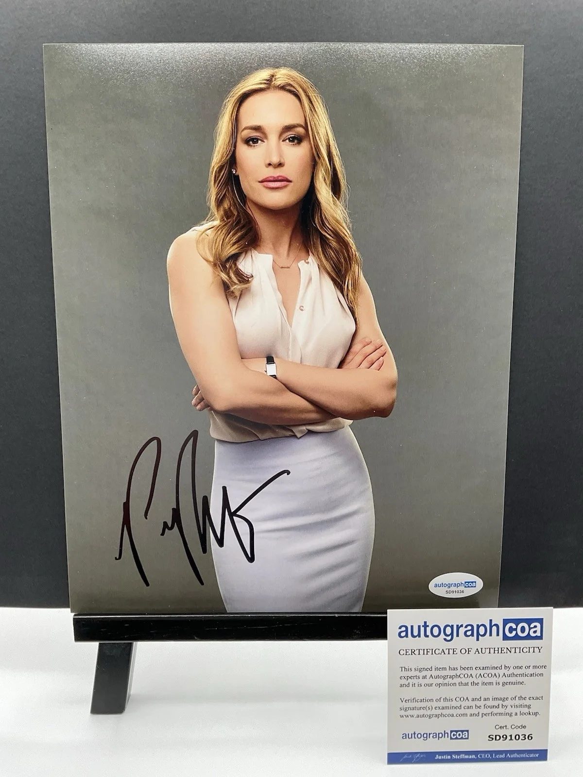 Piper Perabo — Piper Perabo signed 8x10 Yellowstone signed photo Yellowstone 8x10 signed ACOA