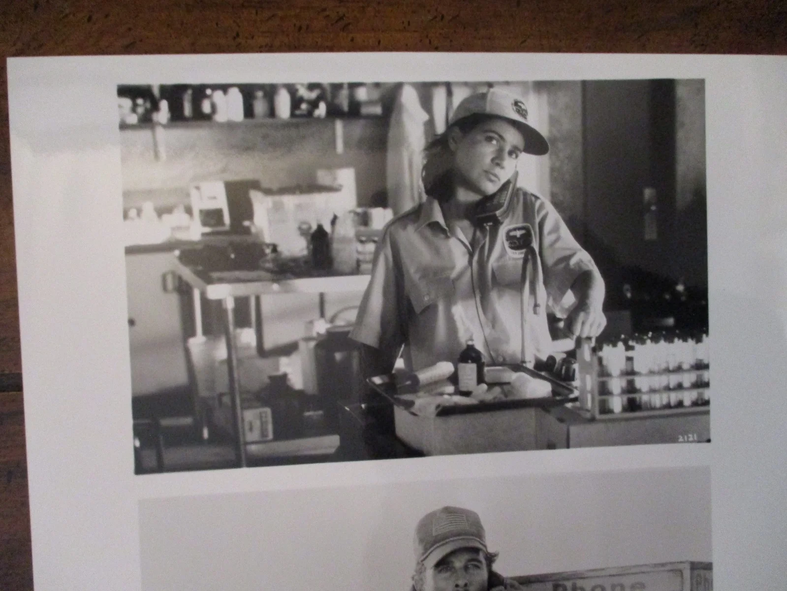 Janeane Garofalo/Matthew McConaughey(LARGER THAN LIFE)1996 8 x 10 B & W Photo, изображение 2