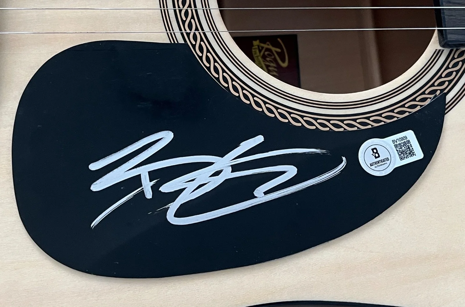 BRANTLEY GILBERT SIGNED AUTOGRAPH ACOUSTIC GUITAR w/EXACT PROOF & BECKETT COA, image 3
