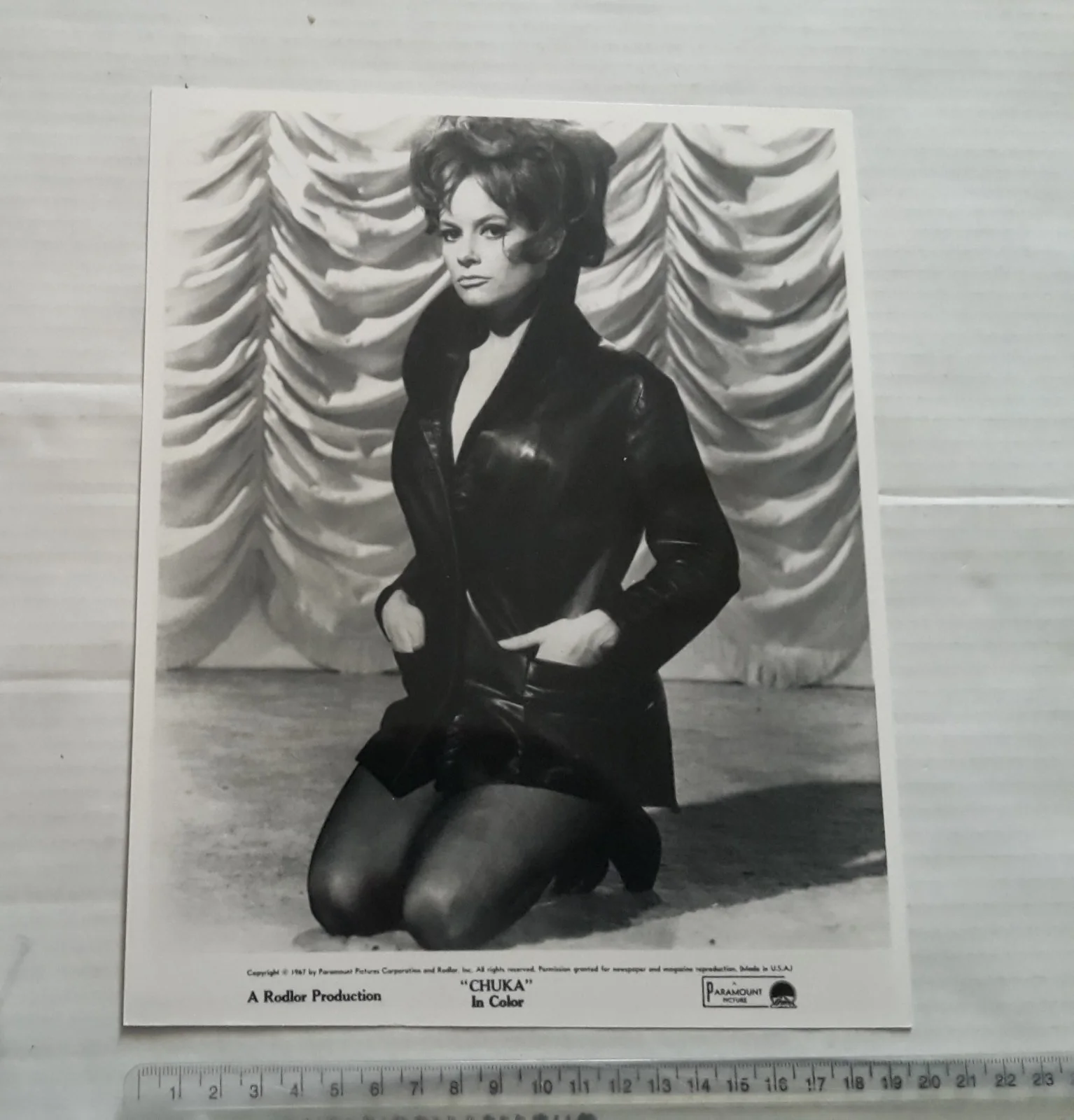 LUCIANA PALUZZI - 8 x PHOTOS - Film Actress - TO TRAP A SPY, CHUKA - JOB LOT, изображение 4