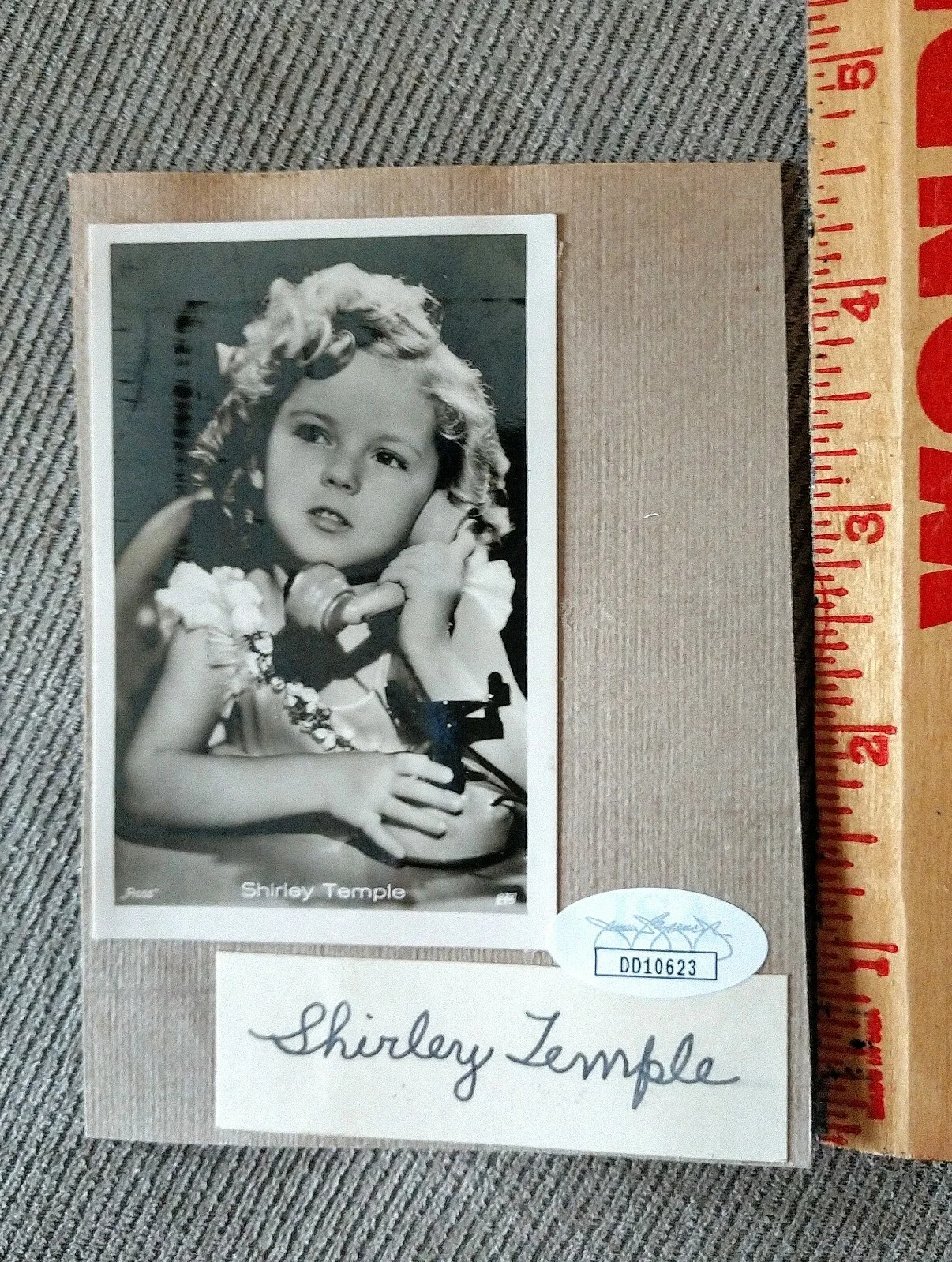 Shirley Temple — JSA CERTIFIED RARE EARLY/YOUNG SHIRLEY TEMPLE SIGNED CUT SIGNATURE W/PHOTO, изображение 2