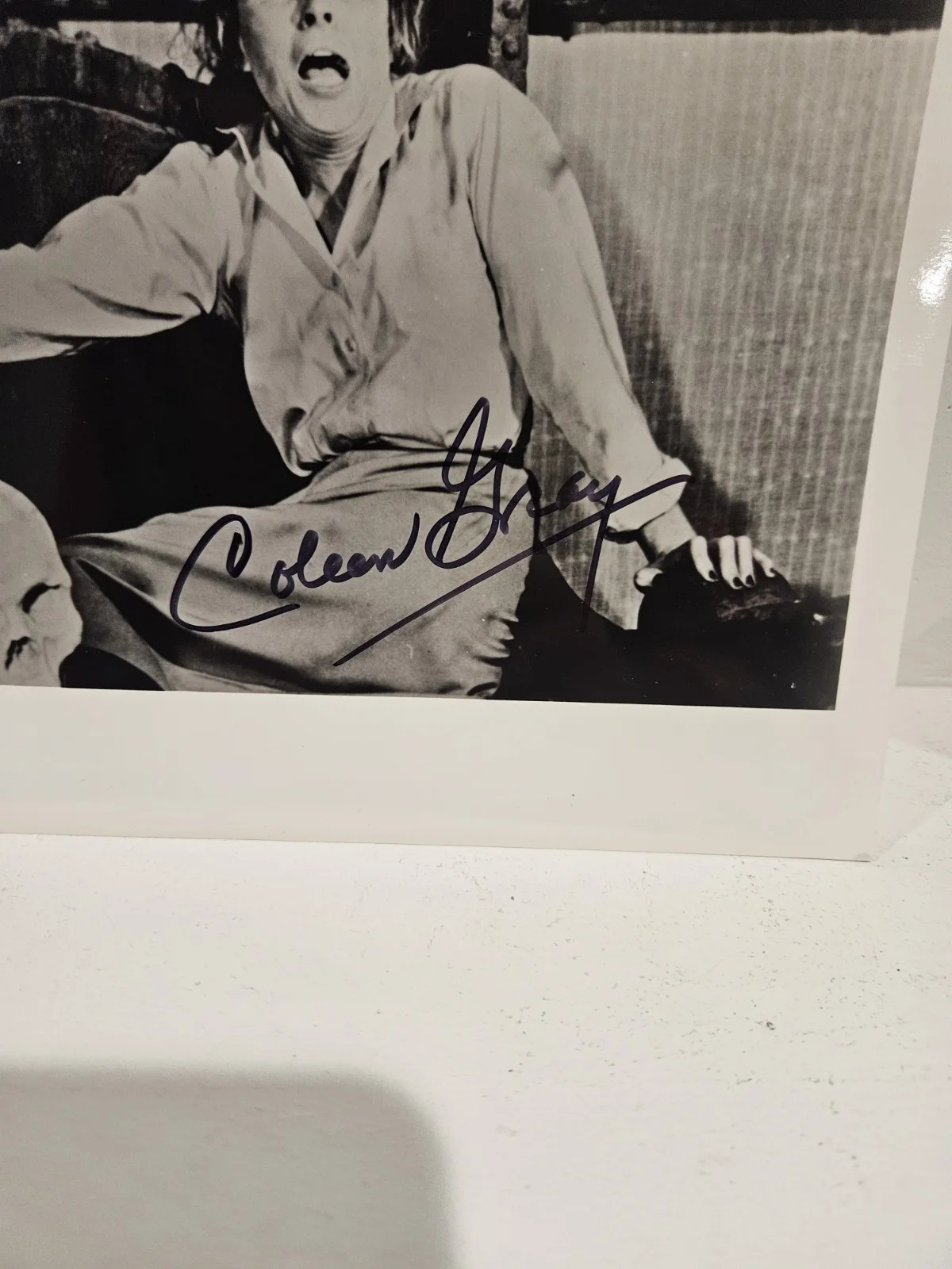 Coleen Gray - SIGNED - 8x10 - B&W Photo - Leech Woman - Frightened!, изображение 2