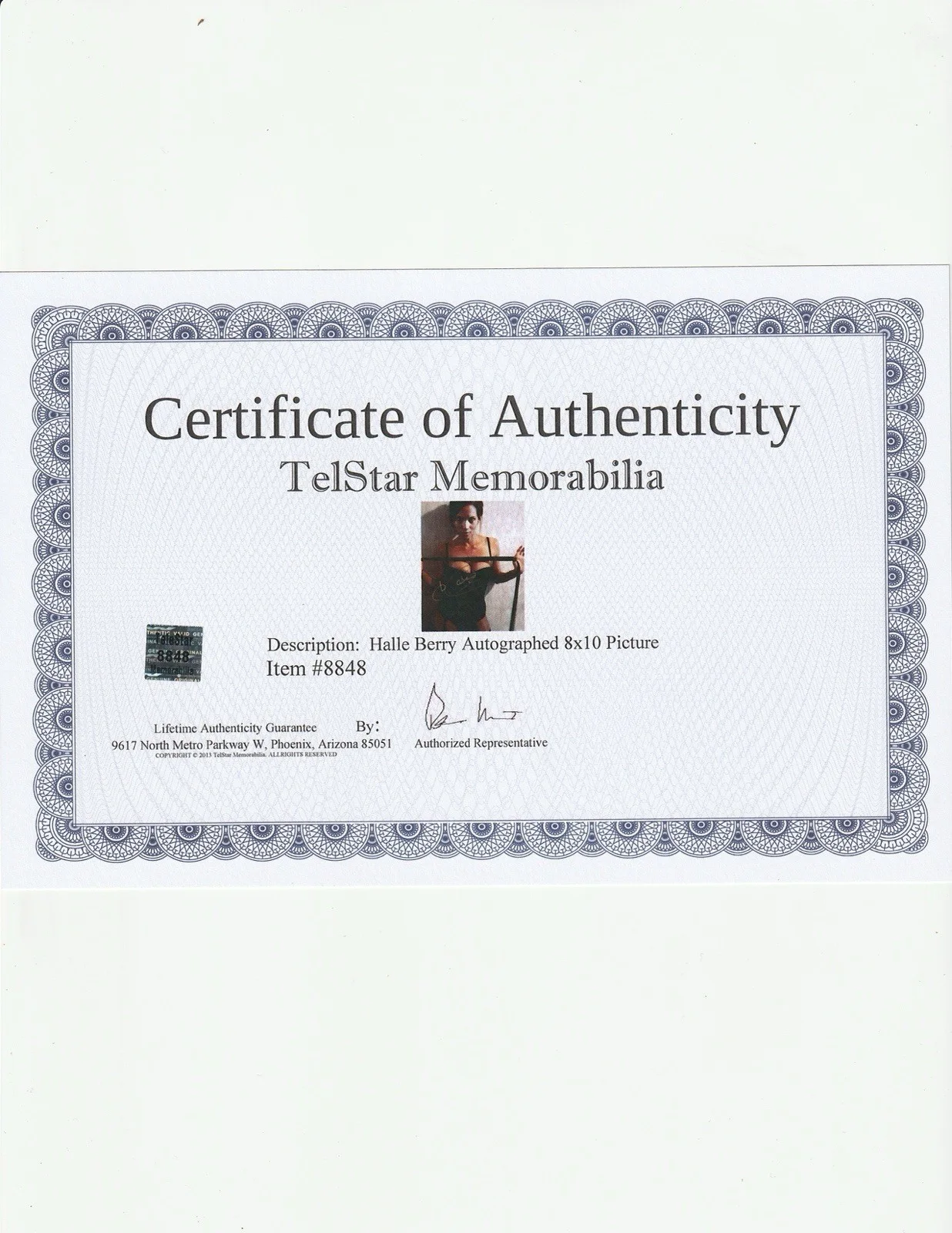 Halle Berry Autographed 8x10 Photo With COA, изображение 2