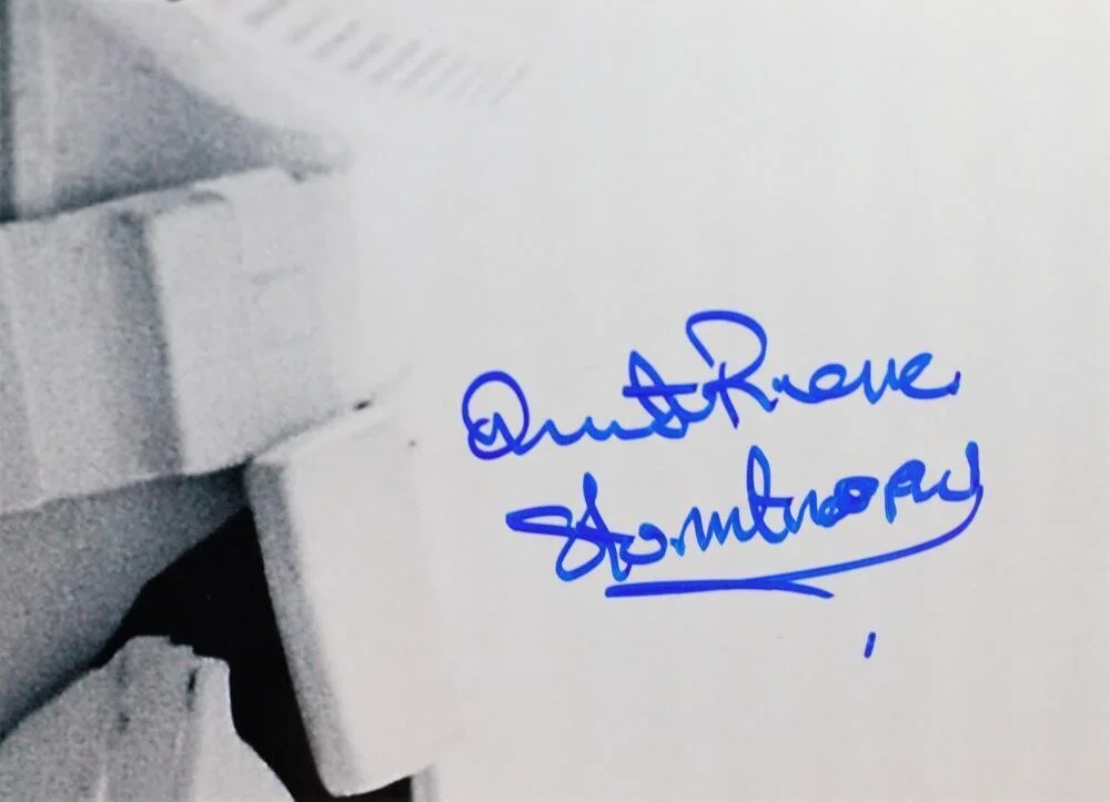 Quentin Pierre — Quentin Pierre Signed Movie Still 16x20 Photo w/ Stormtrooper - JSA Auth *Blue, изображение 2