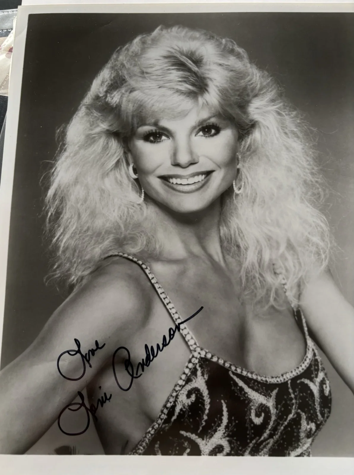 Loni Anderson — Loni Anderson autographed 8x10 Black & White photo. No COA