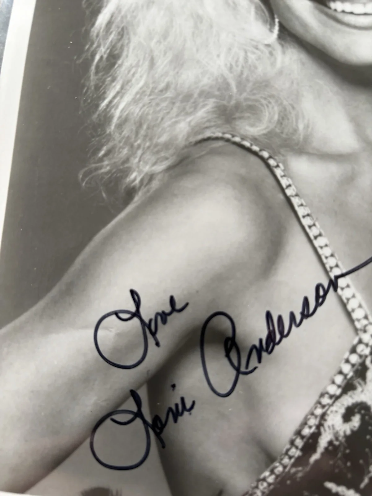 Loni Anderson — Loni Anderson autographed 8x10 Black & White photo. No COA, image 2