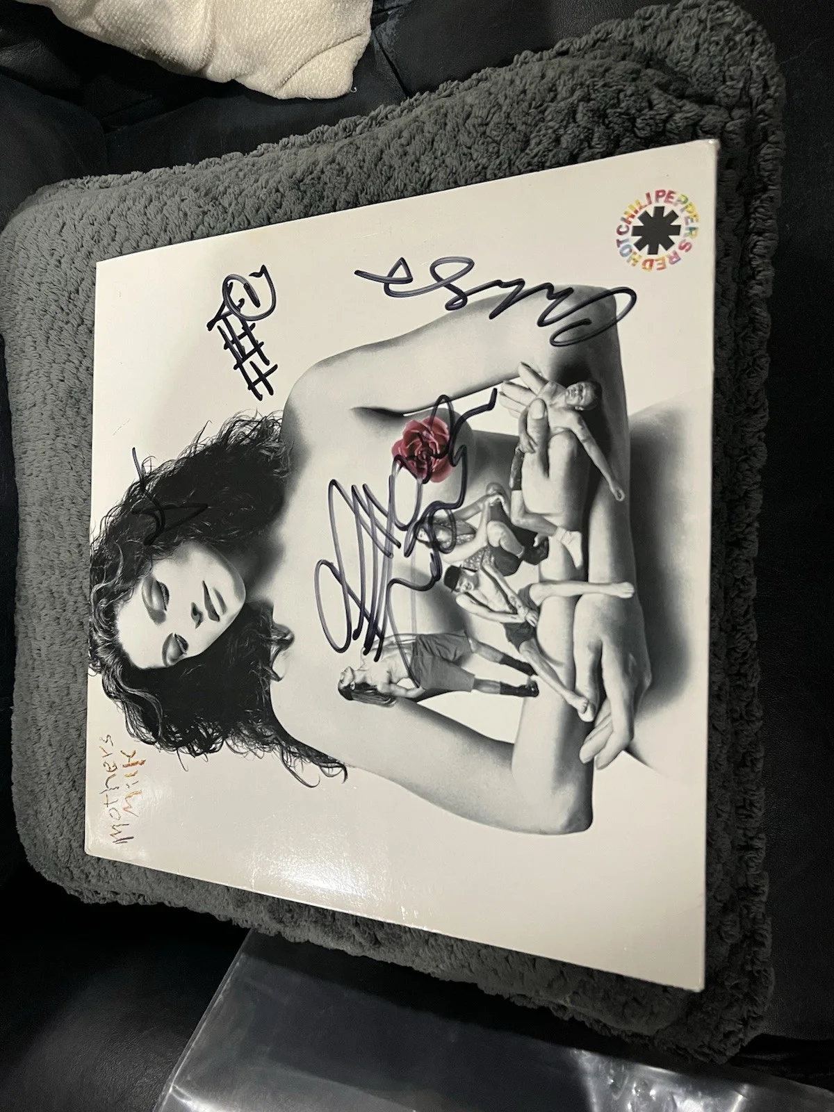 RED HOT CHILI PEPPERS Full Band Autographed “Mothers Milk" UK Vinyl W/ COA!, изображение 2
