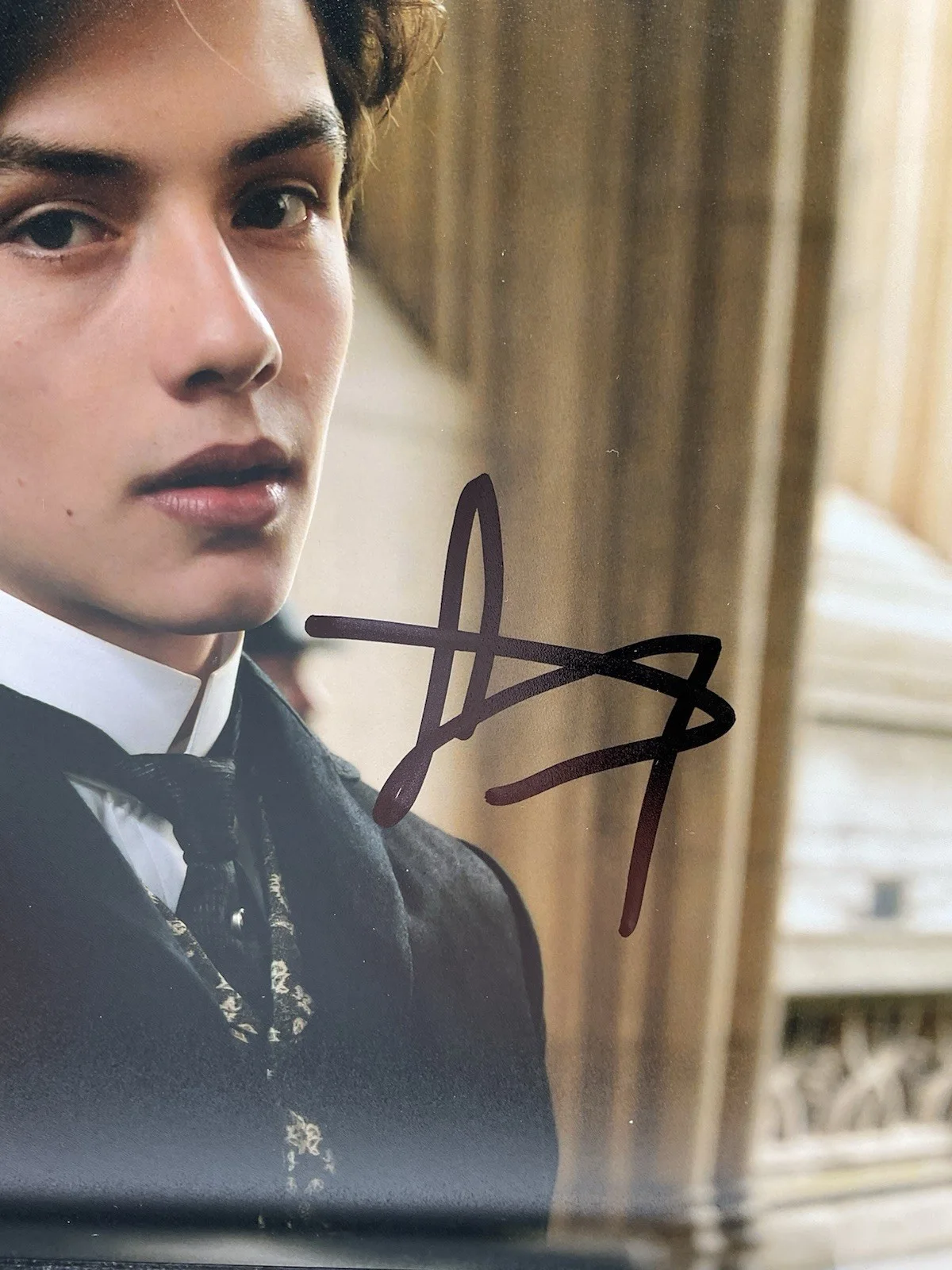 Louis Partridge — Louis Partridge signed photo BAS Enola Holmes signed 8x10 Tewkesbury autographed, image 2