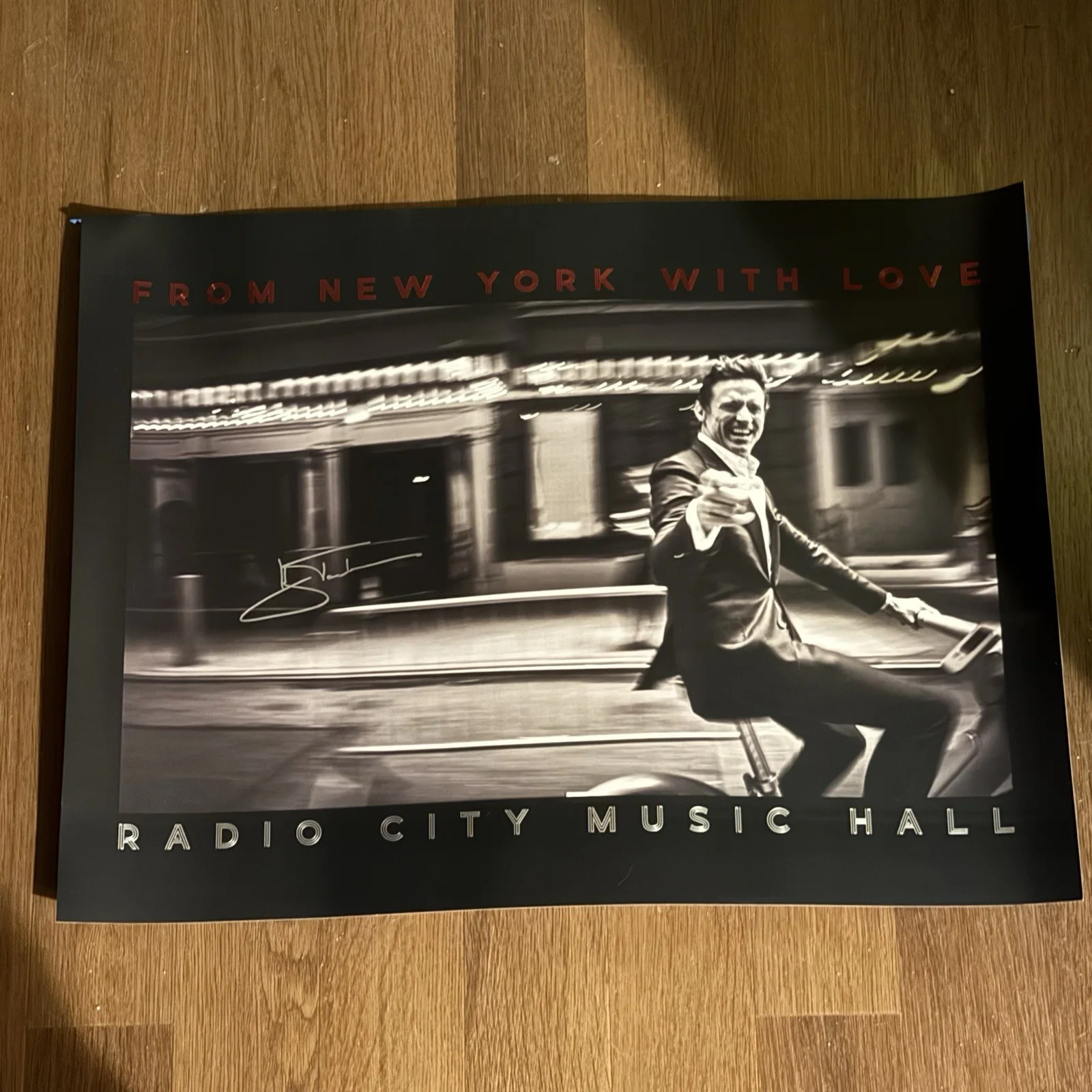 Hugh Jackman Signed Radio City Music Hall From New York With Love Poster, изображение 2