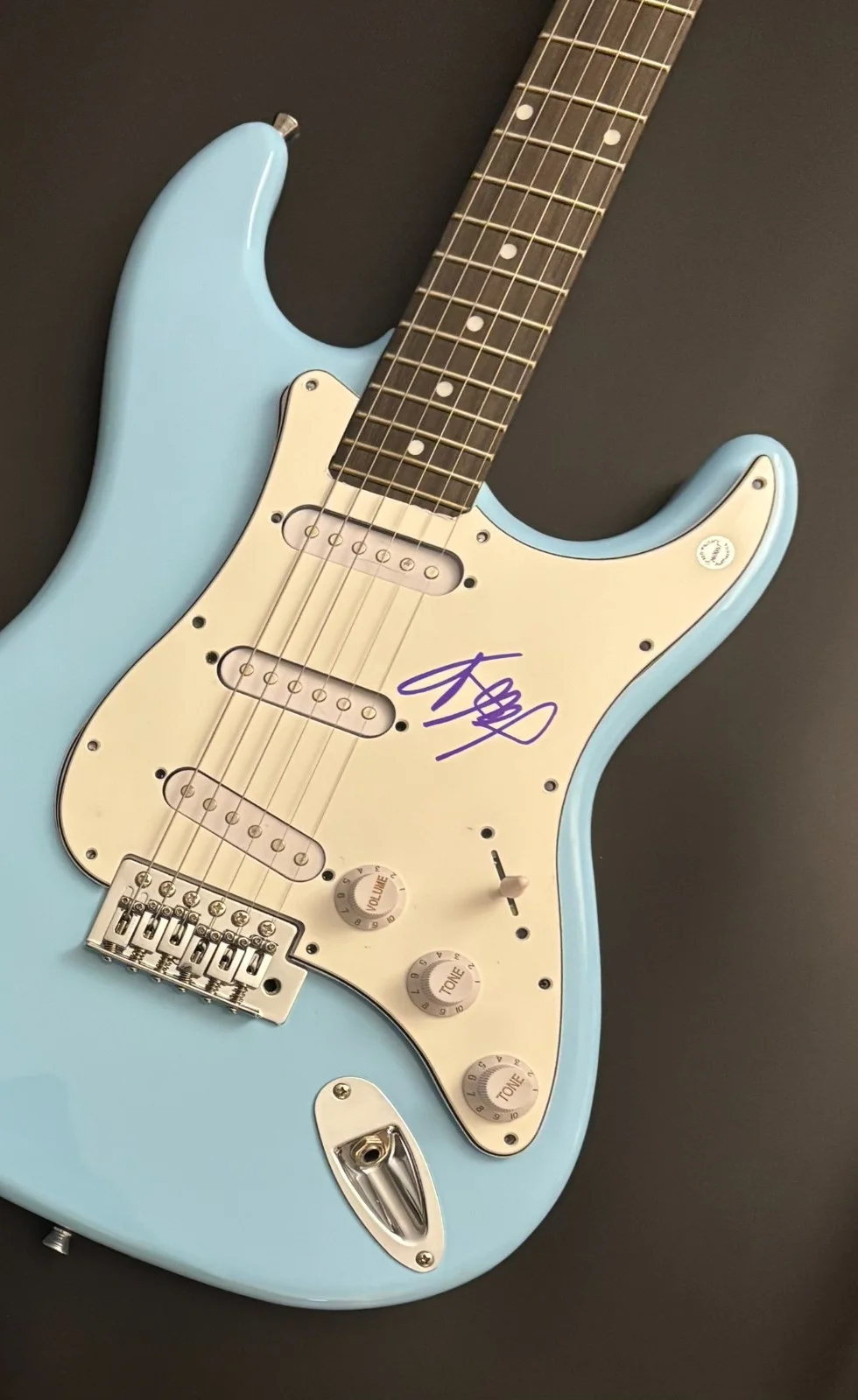 GFA Greedy & you broke me first * TATE McRAE * Signed Electric Guitar PROOF COA, изображение 5