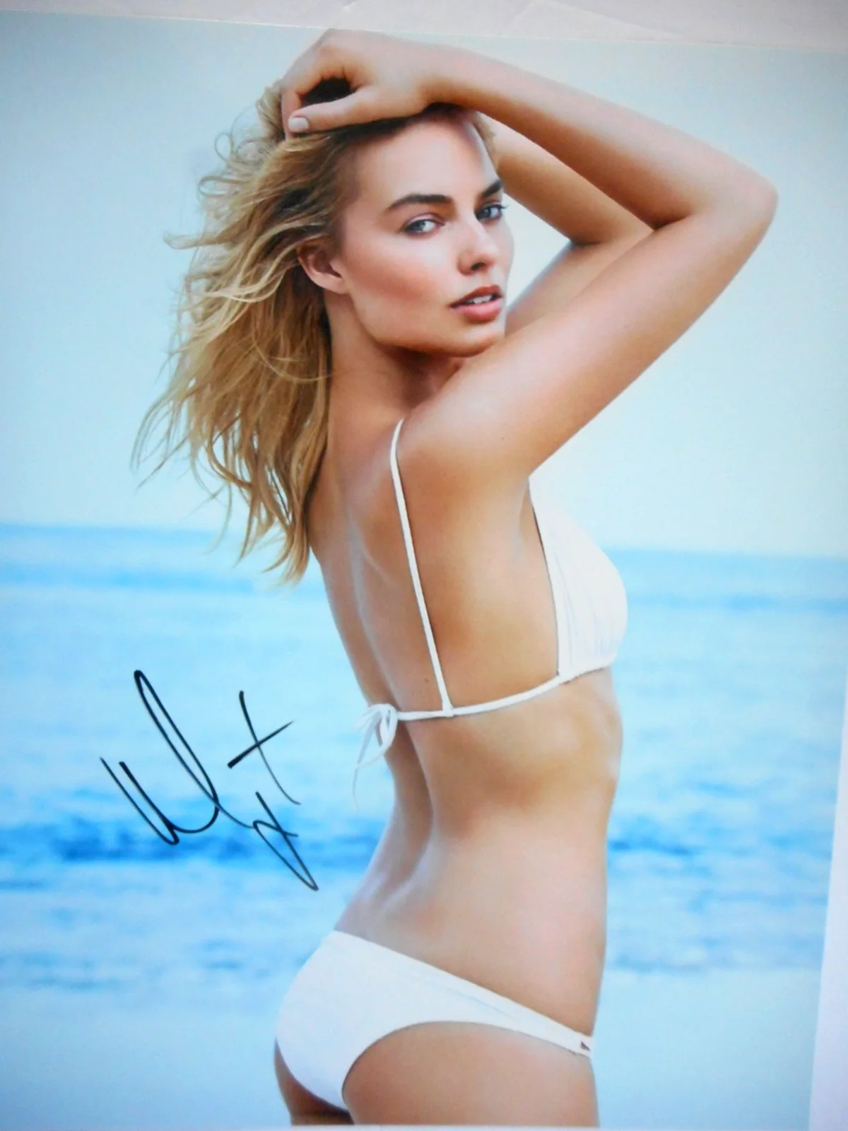 Margot Robbie — Margot Robbie signed SUICIDE SQUAD White Bikini Pretty 8x10 Photo W/COA & Holo, изображение 2