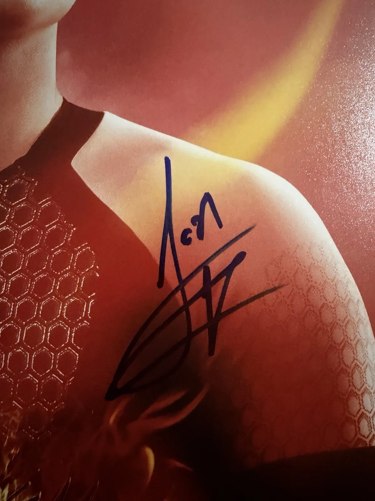 Josh Hutcherson — JOSH HUTCHERSON SIGNED 11x14 PHOTO THE HUNGER GAMES AUTOGRAPH BECKETT BT55343, изображение 2