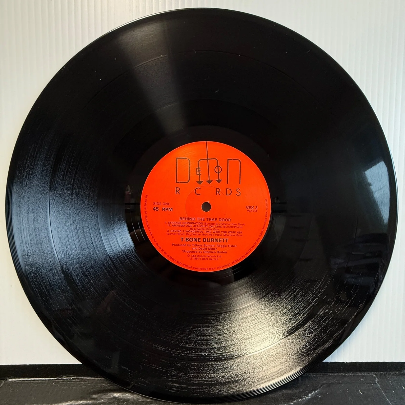 T BONE BURNETT - AUTOGRAPH!! Signed "Behind The Trap Door" UK 12" VINYL EP NM!, изображение 5