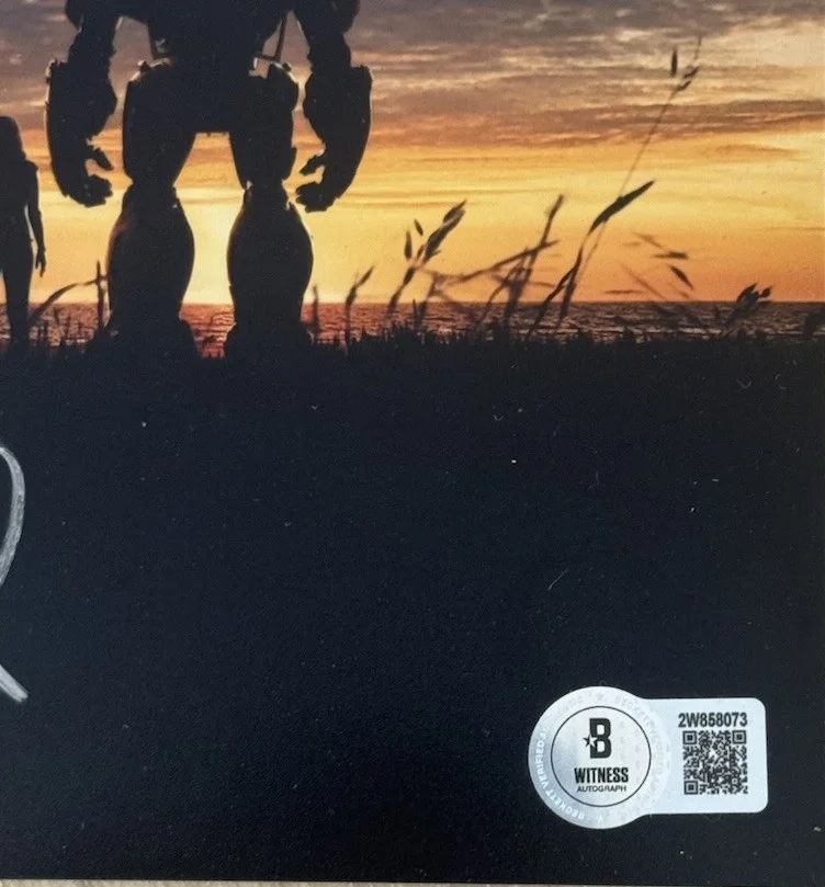 Hailee Steinfeld — HAILEE STEINFELD SIGNED TRANSFORMERS 8X10 PHOTO BECKETT BAS, image 2