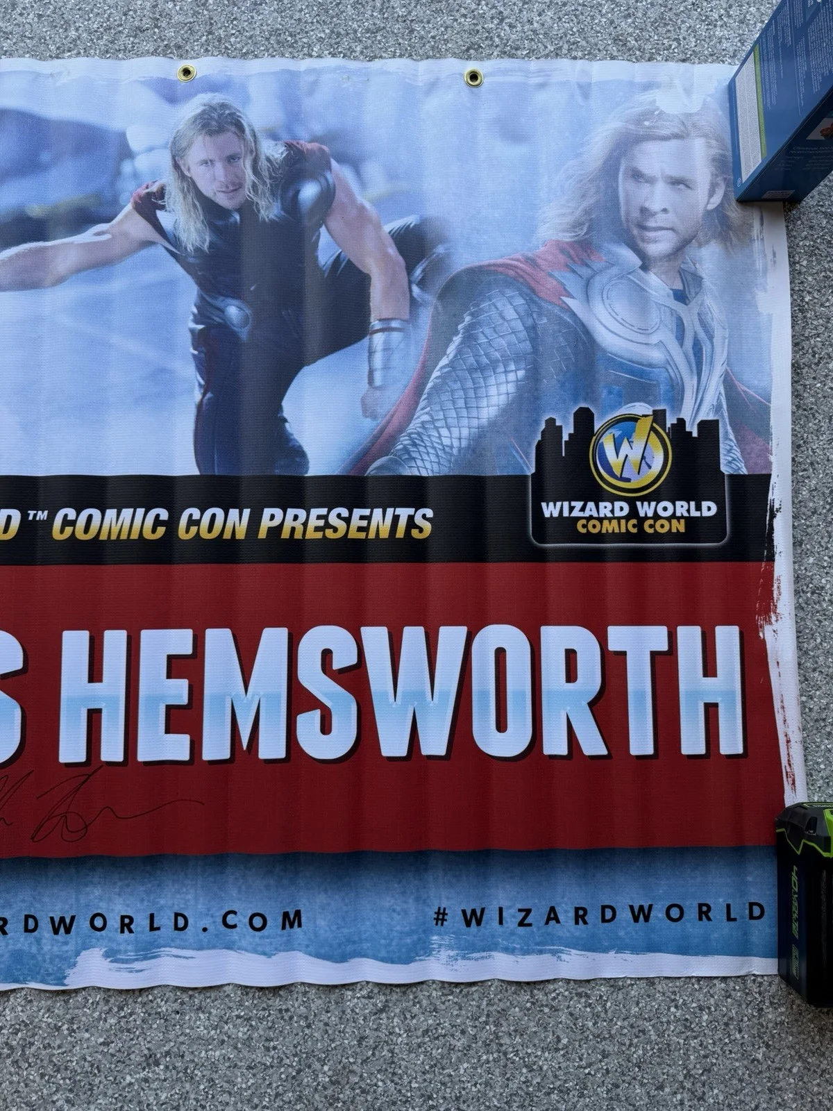 Chris Hemsworth Autgraphed 6ft x 3ft Banner - Wizard World - UNIQUE, image 4