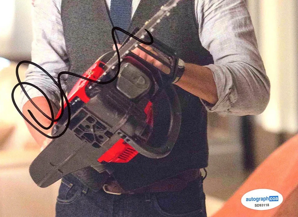 Oliver Hudson — Oliver Hudson signed "SCREAM QUEENS" 8x10 Photo d A Merry Little Ex-Mas ACOA COA, image 4