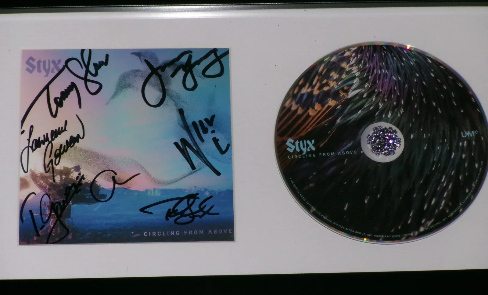 FRAMED SIGNED Styx Circling From Above CD JSA CERT Tommy Chuck James Lawrence, image 3