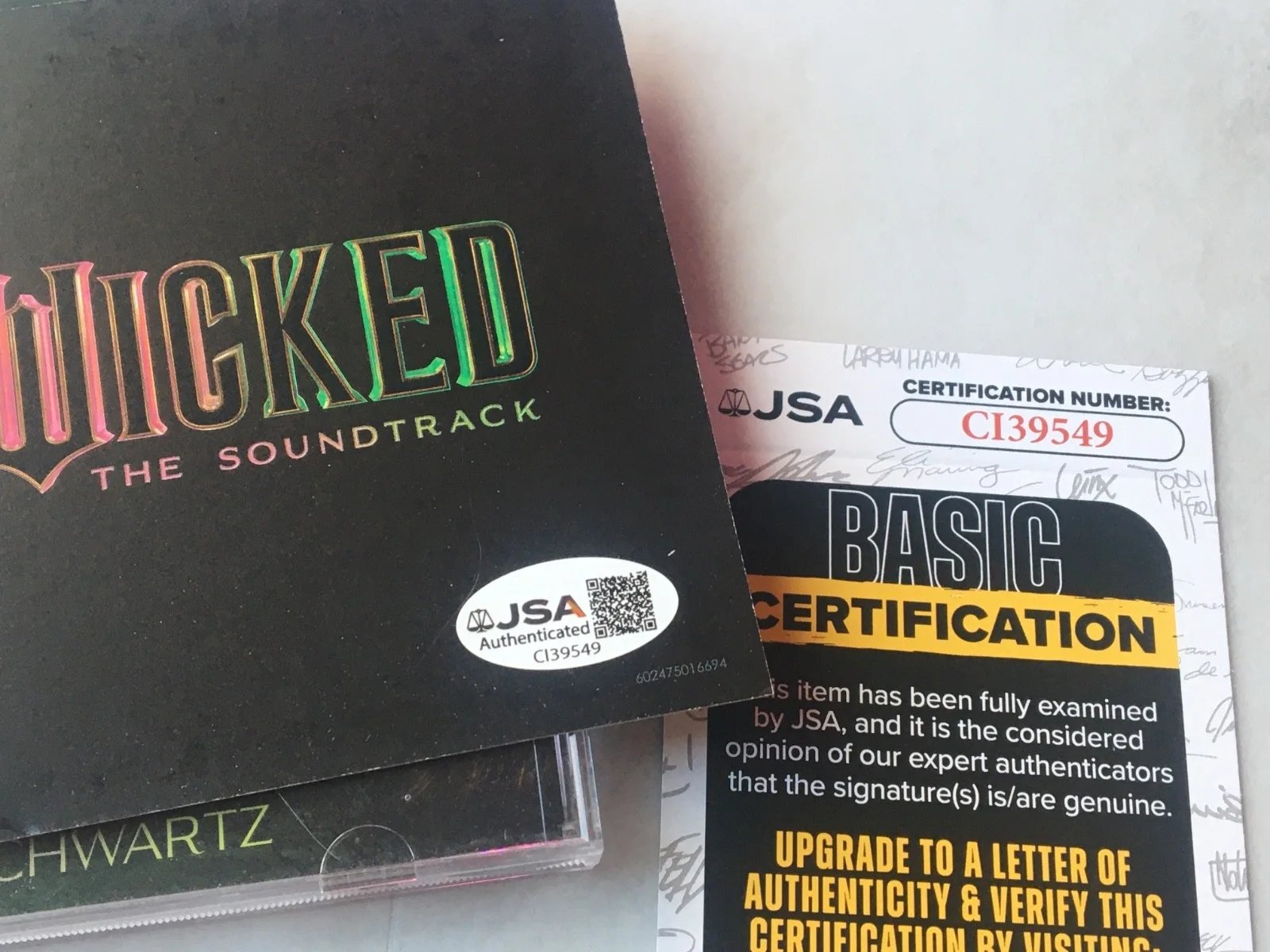 Ariana Grande Cynthia Erivo Signed Wicked CD JSA COA NICE Autograph !! No Vinyl, image 2