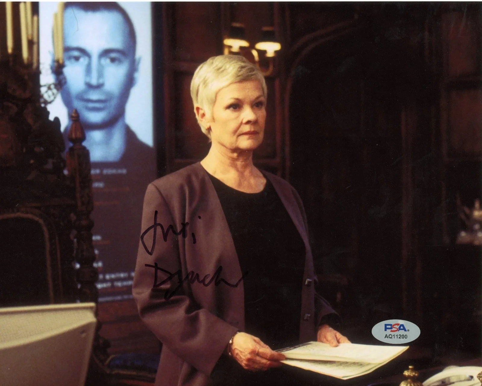 Judi Dench — Judi Dench James Bond Signed 8x10 Photo PSA DNA Authentic Autograph COA *00