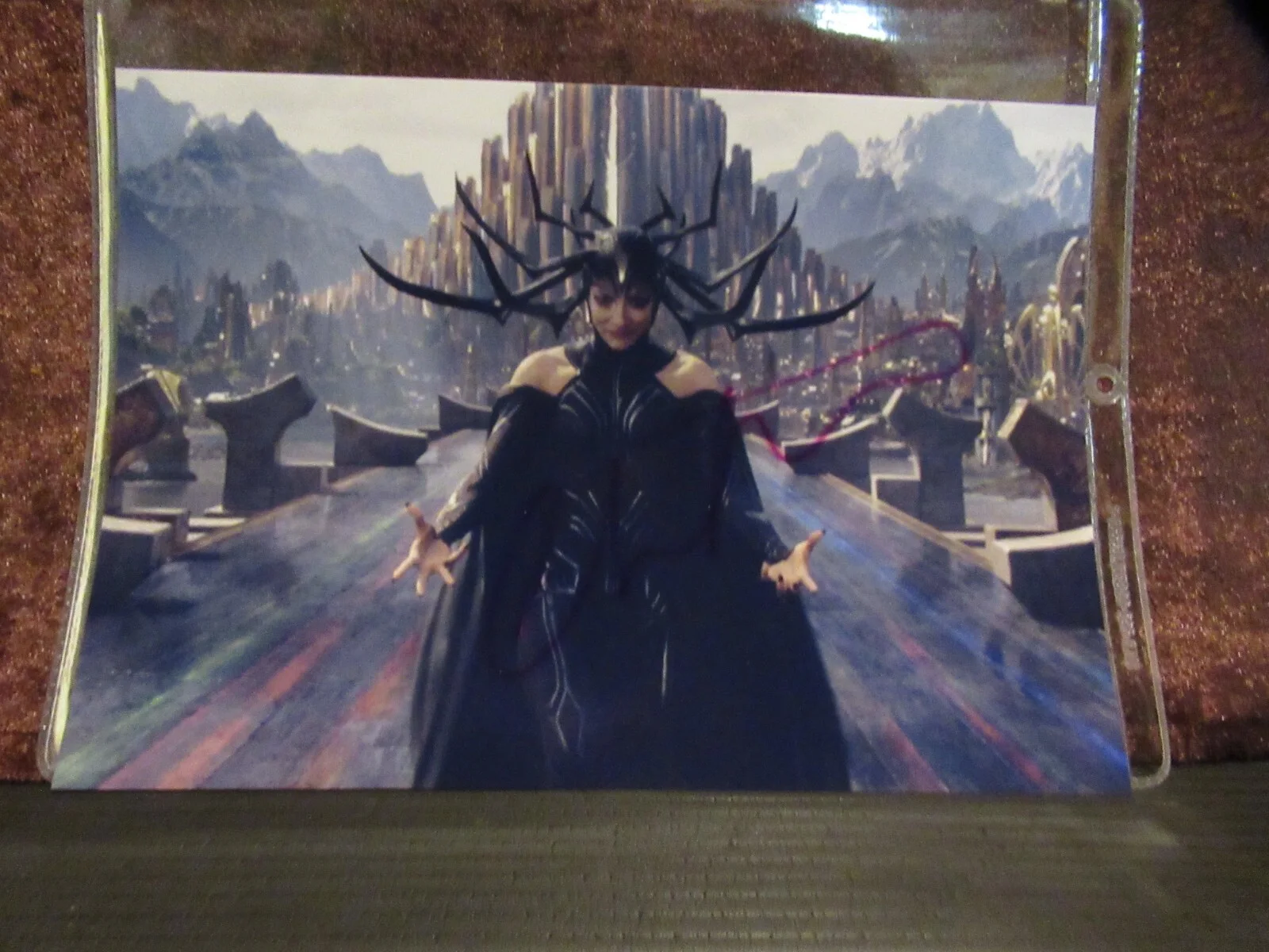 CATE BLANCHET — CATE BLANCHETT THOR - HELA - RAGNARÖK AUTOGRAPHED LONG 8x12 PHOTO & SLEEVE, изображение 3
