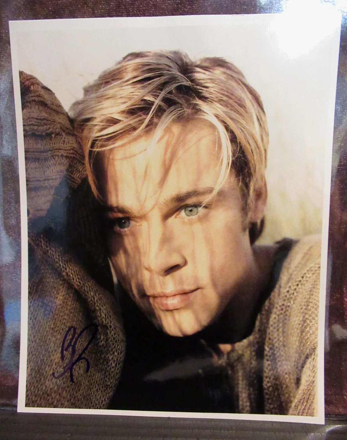 BRAD PITT — BRAD PITT , YOUNGER ACTOR PHOTOGRAPH AUTOGRAPHED 8x10 PHOTO W/COA , & SLEEVE, изображение 3