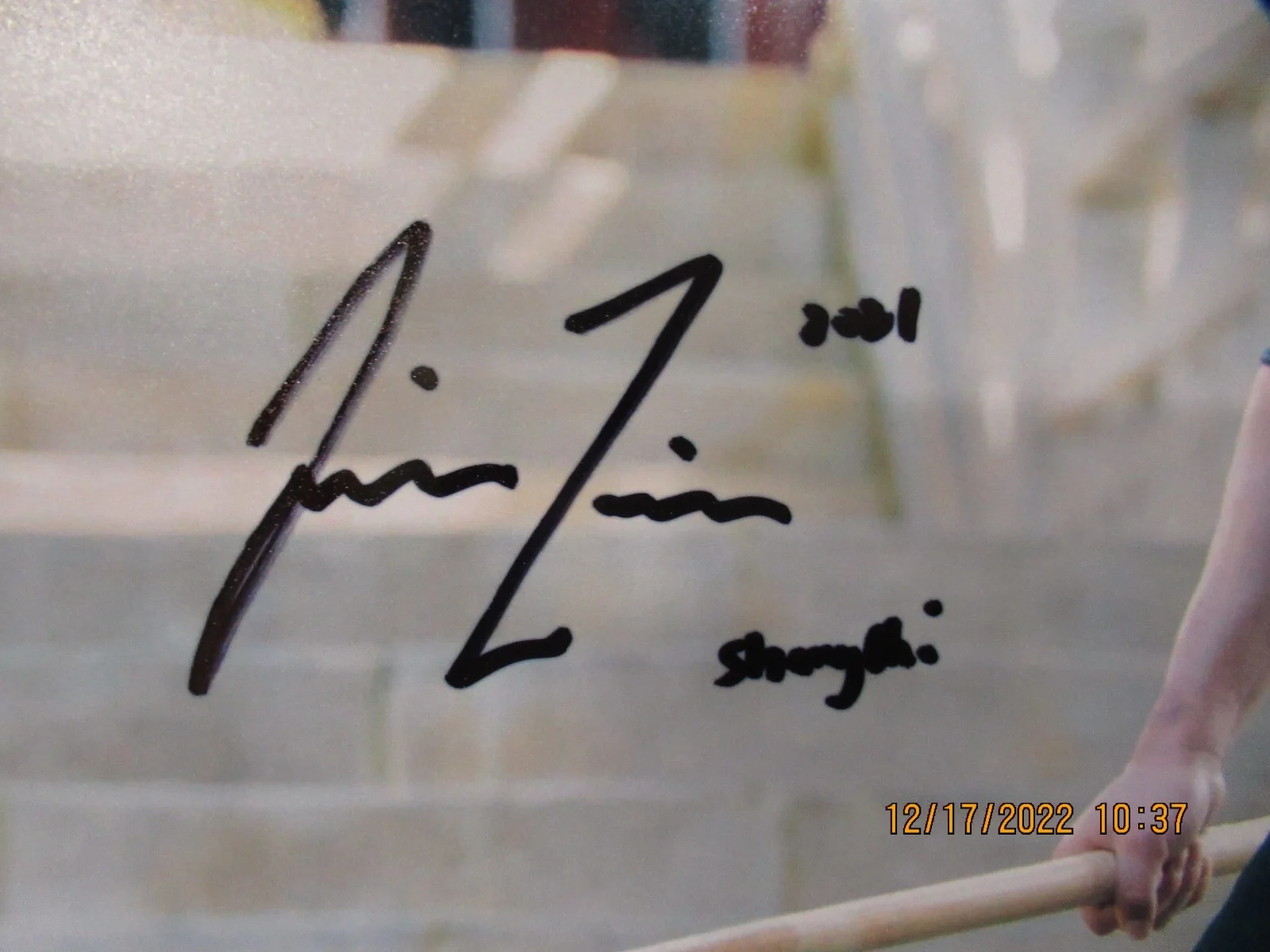 SHANG CHI , SIMU LIU PHOTO WITH HAND SIGNED AUTOGRAPH 8x10 PHOTO WITH COA, изображение 3