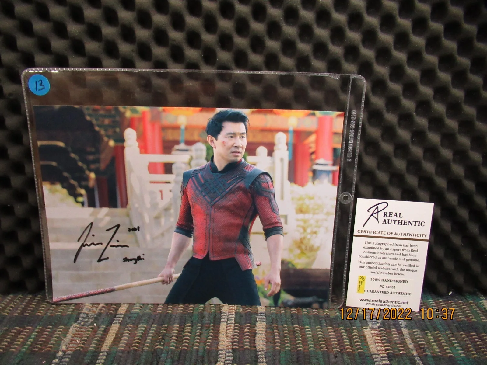 SHANG CHI , SIMU LIU PHOTO WITH HAND SIGNED AUTOGRAPH 8x10 PHOTO WITH COA, изображение 5