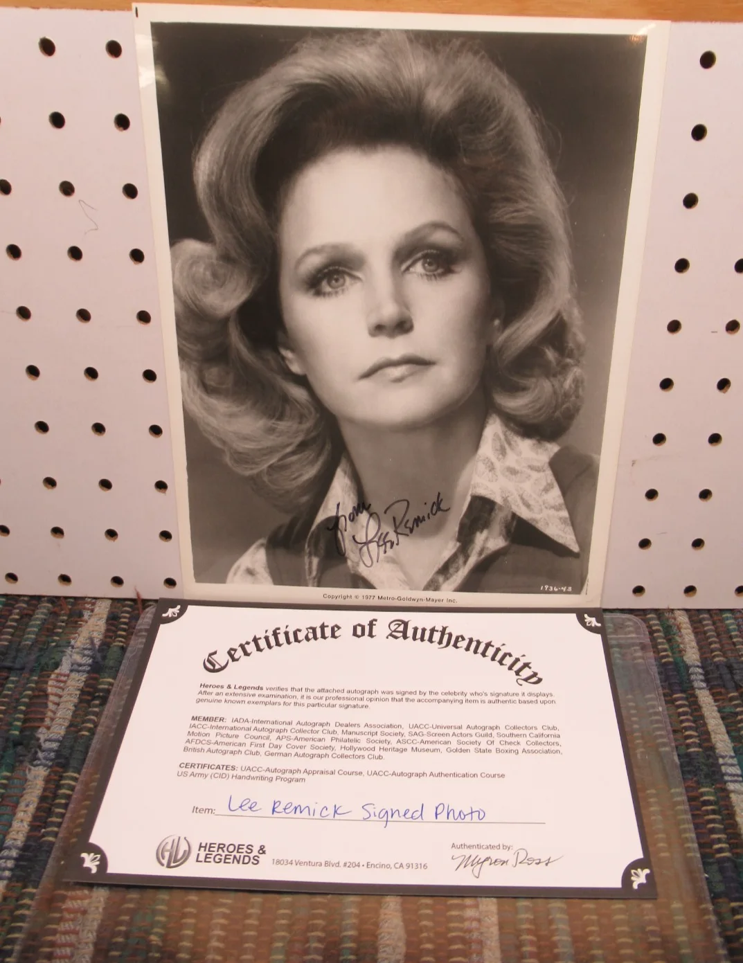 LEE REMICK — LEE REMICK SIGNED MGM THE OMEN . 1977 , 8X10" PHOTO AUTOGRAPHED W COA, изображение 4