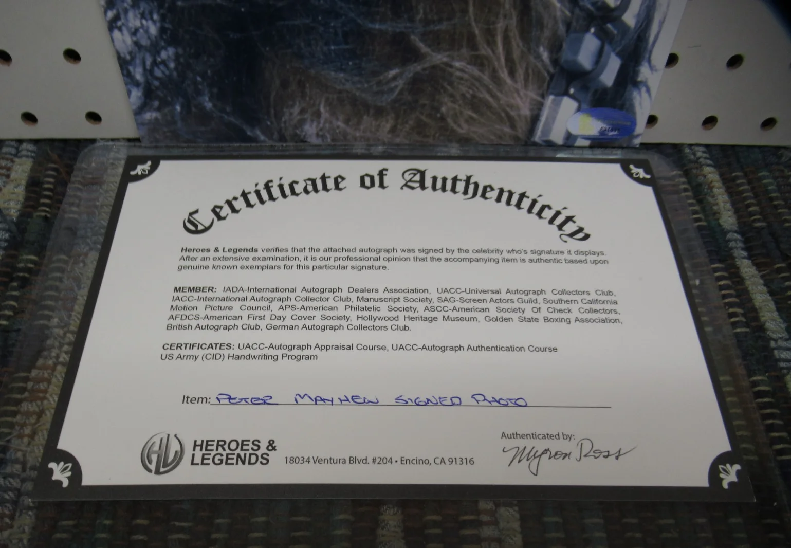 PETER MAYHEW — STAR WARS CHEWBACCA PETER MAYHEW SIGNED 8 X 11 PHOTO W/HERO'S AND LEGENDS COA, image 5